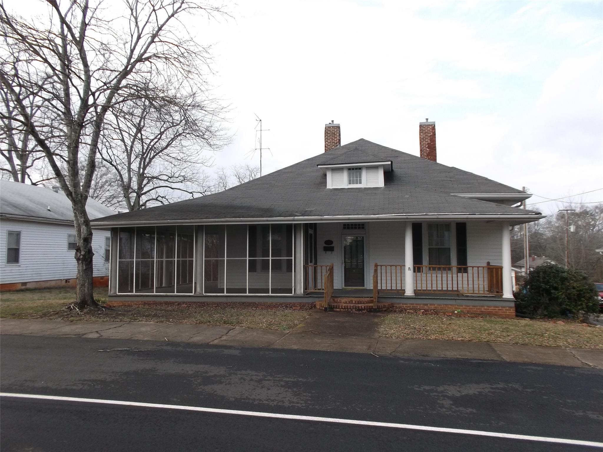 53 Bowden St, Commerce, GA 30529 photo 1