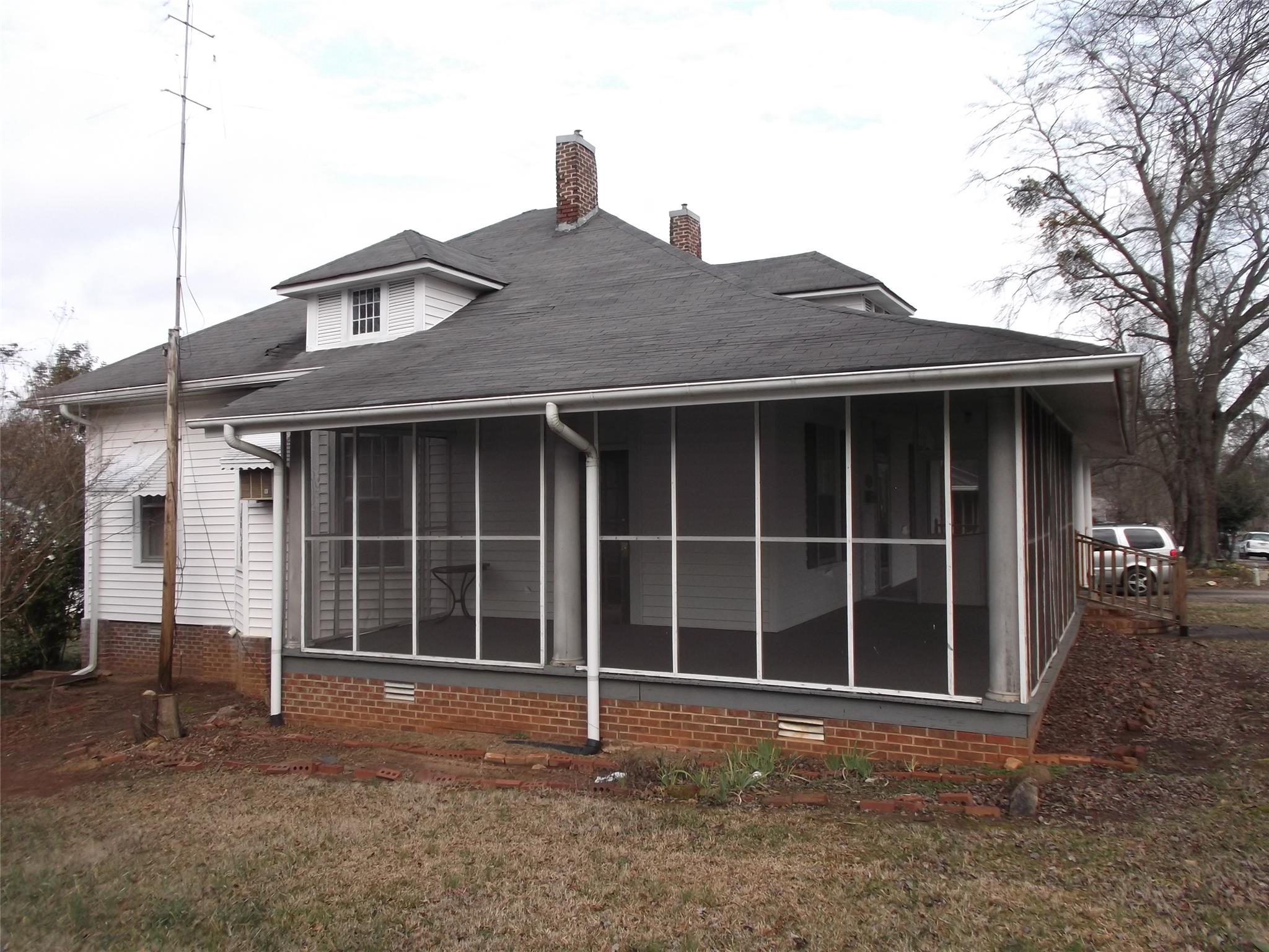 53 Bowden St, Commerce, GA 30529 photo 4