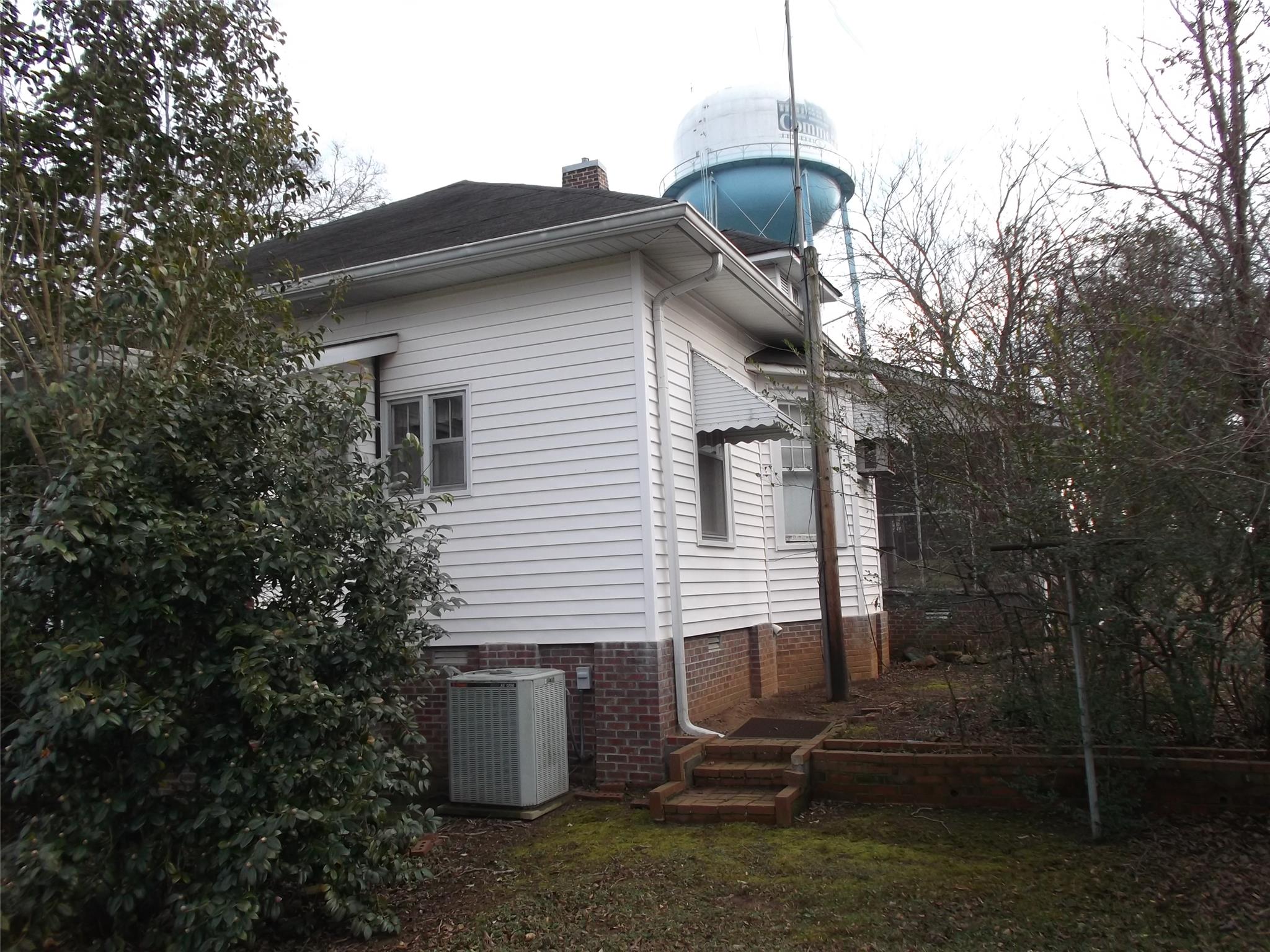53 Bowden St, Commerce, GA 30529 photo 3