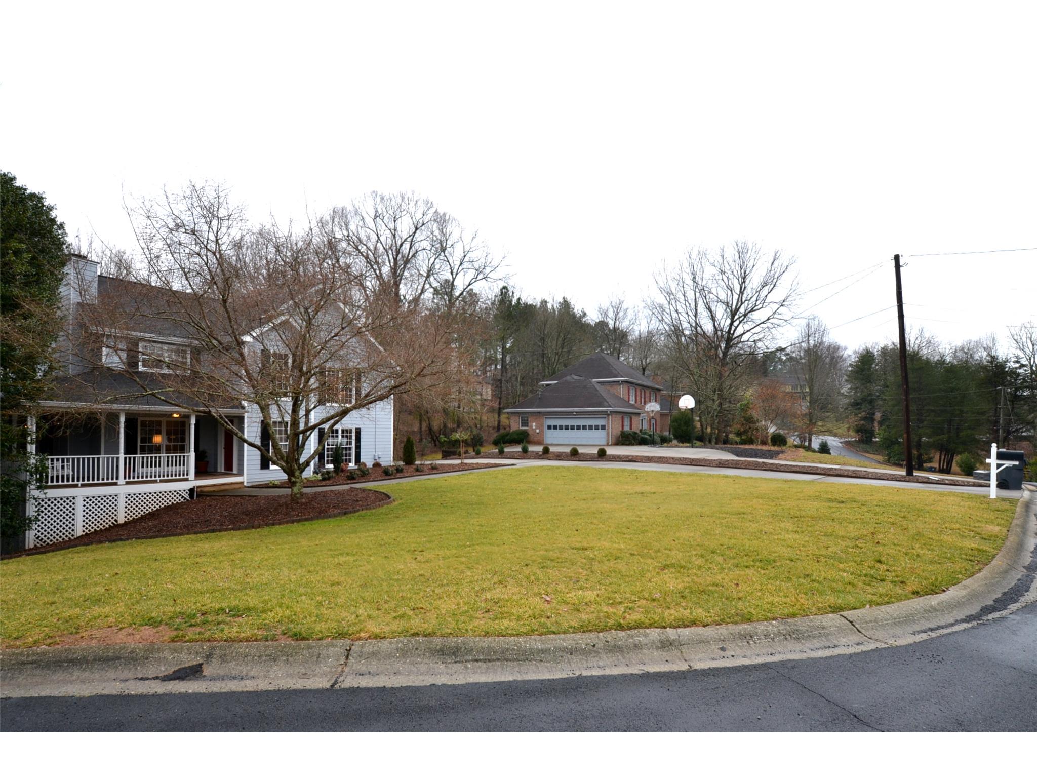 1638 Basin Dr, Suwanee, GA 30024 photo 2