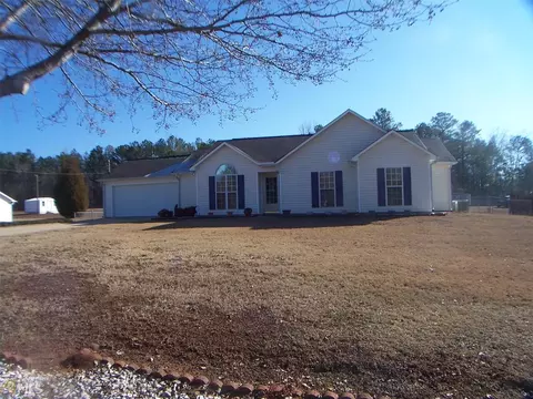 428 Hampton Green Dr, Lagrange, GA 30240 photo 2