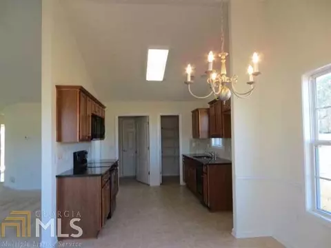 140 Carrington Dr, Commerce, GA 30529 photo 5