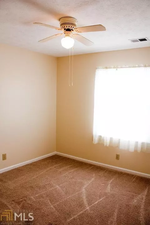 303 Valley Ct, Lagrange, GA 30241 photo 10