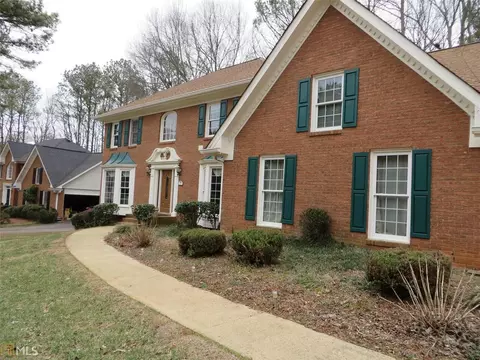 270 Pullman Trl, Roswell, GA 30075 photo 2