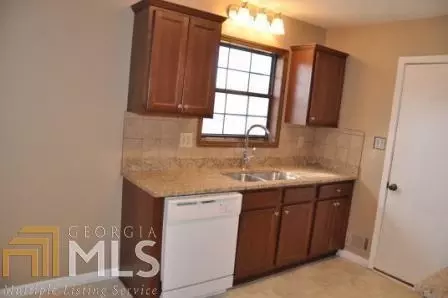 17 Windsor Dr, Winder, GA 30680 photo 4