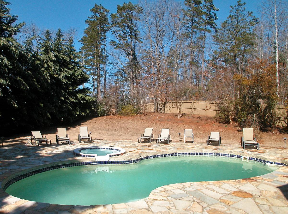 4240 Suwanee Bend Dr, Suwanee, GA 30024 photo 23