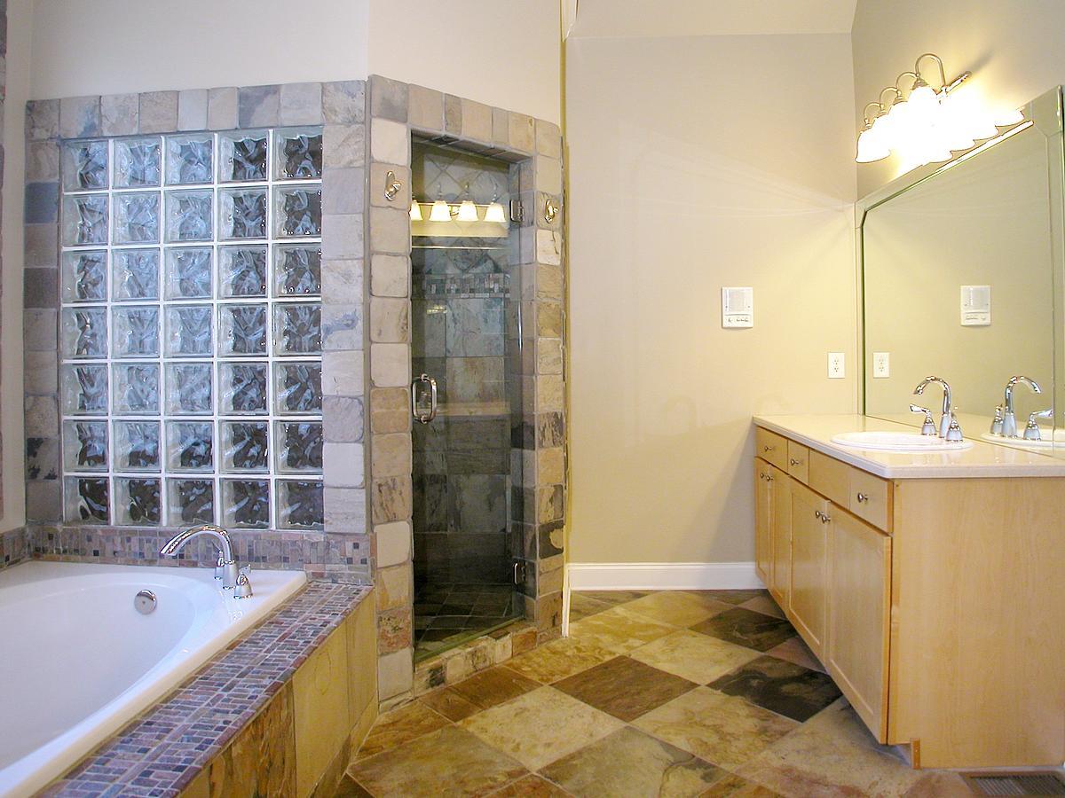 4240 Suwanee Bend Dr, Suwanee, GA 30024 photo 14