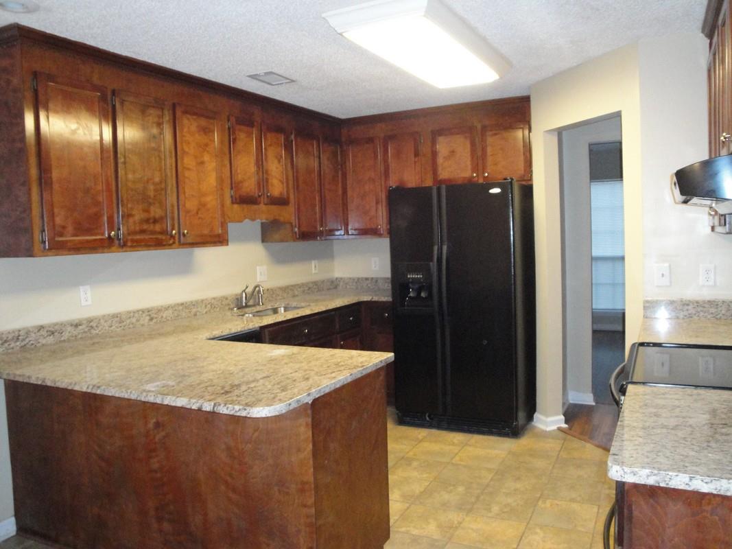 321 Cliff Howard Dr, Warner Robins, GA 31088 photo 2