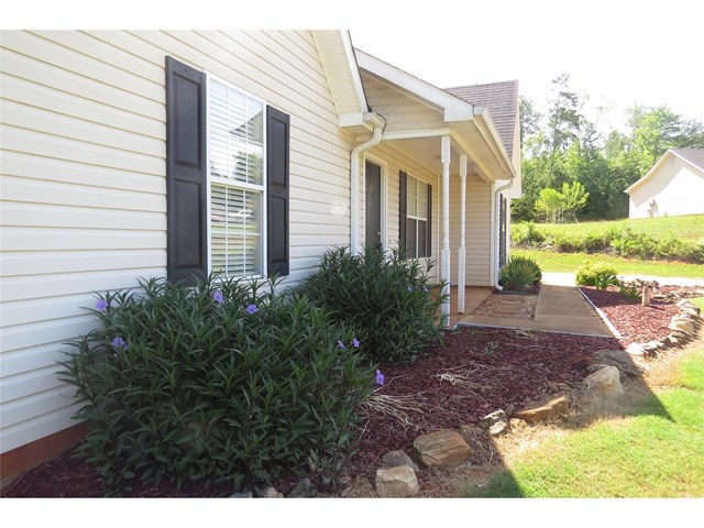 128 Thornberry Trl, Jackson, GA 30233 photo 2