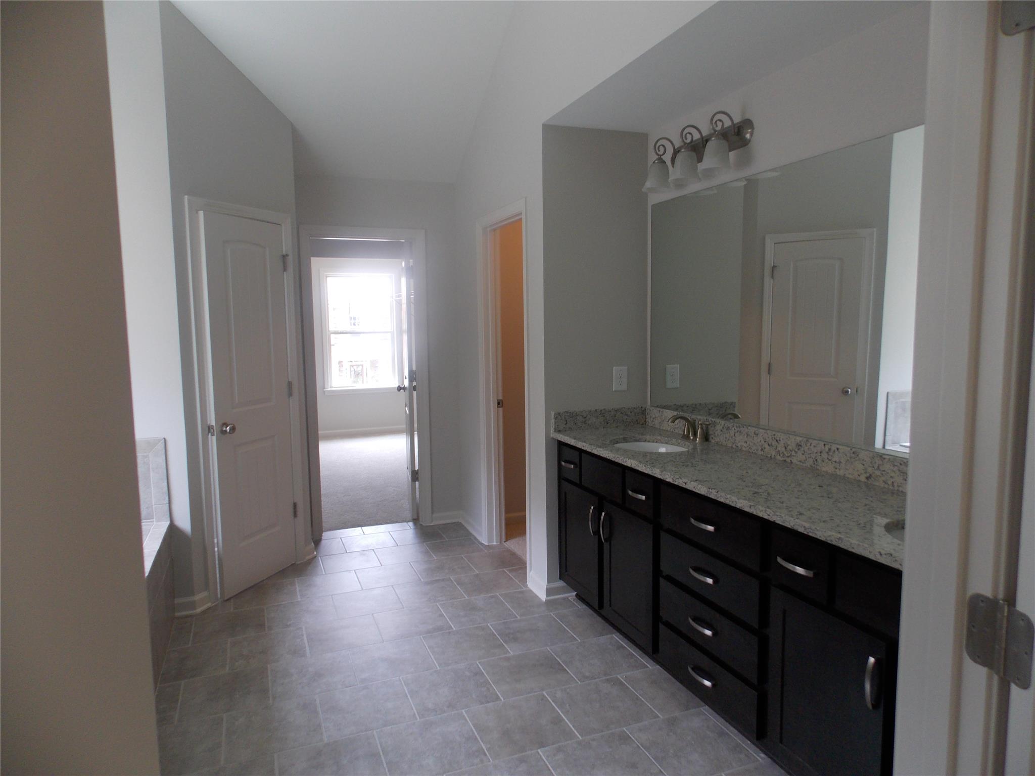 5920 Springbox Dr, Suwanee, GA 30024 photo 9