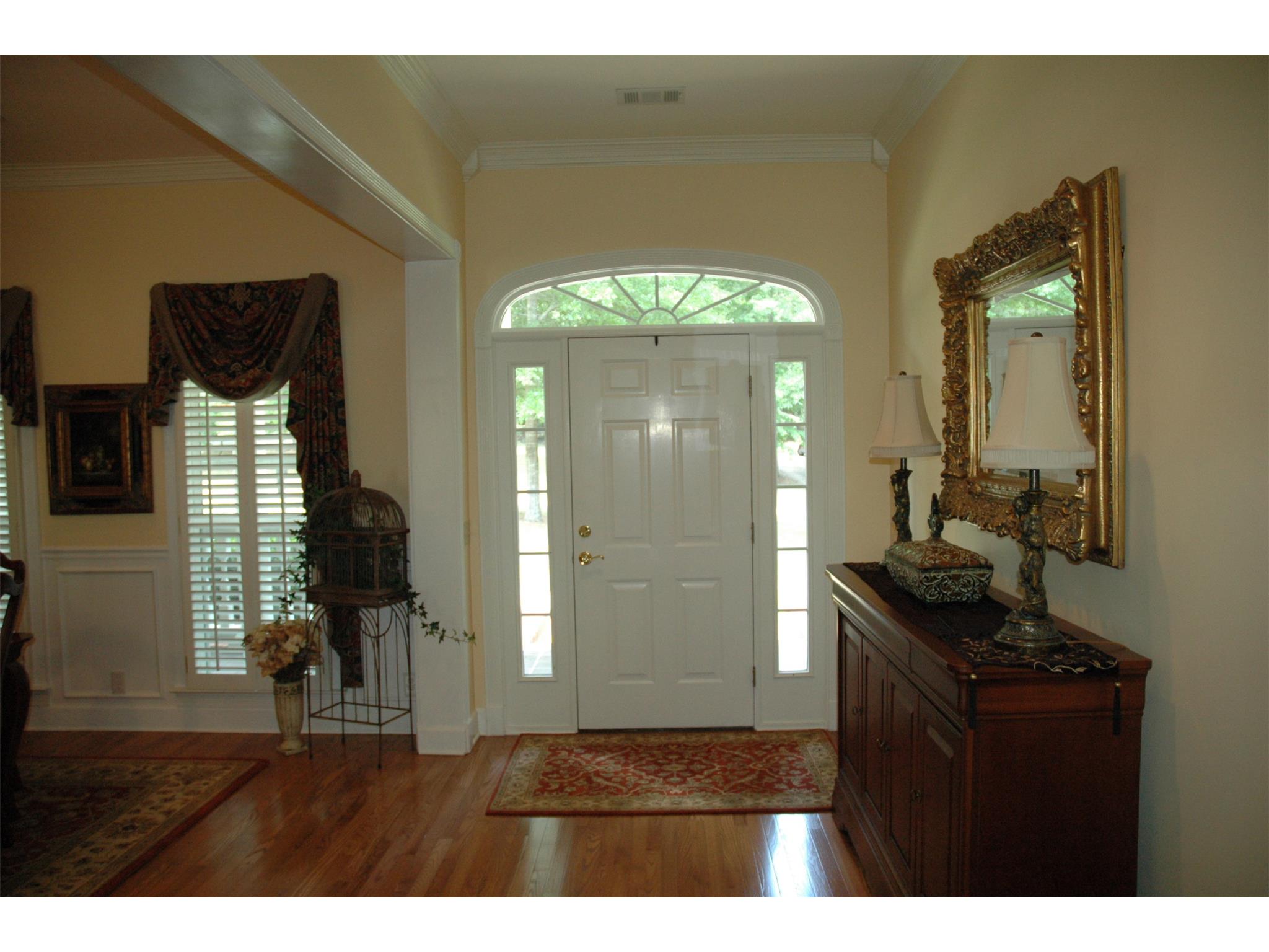 215 Village Dr, Lagrange, GA 30240 photo 4