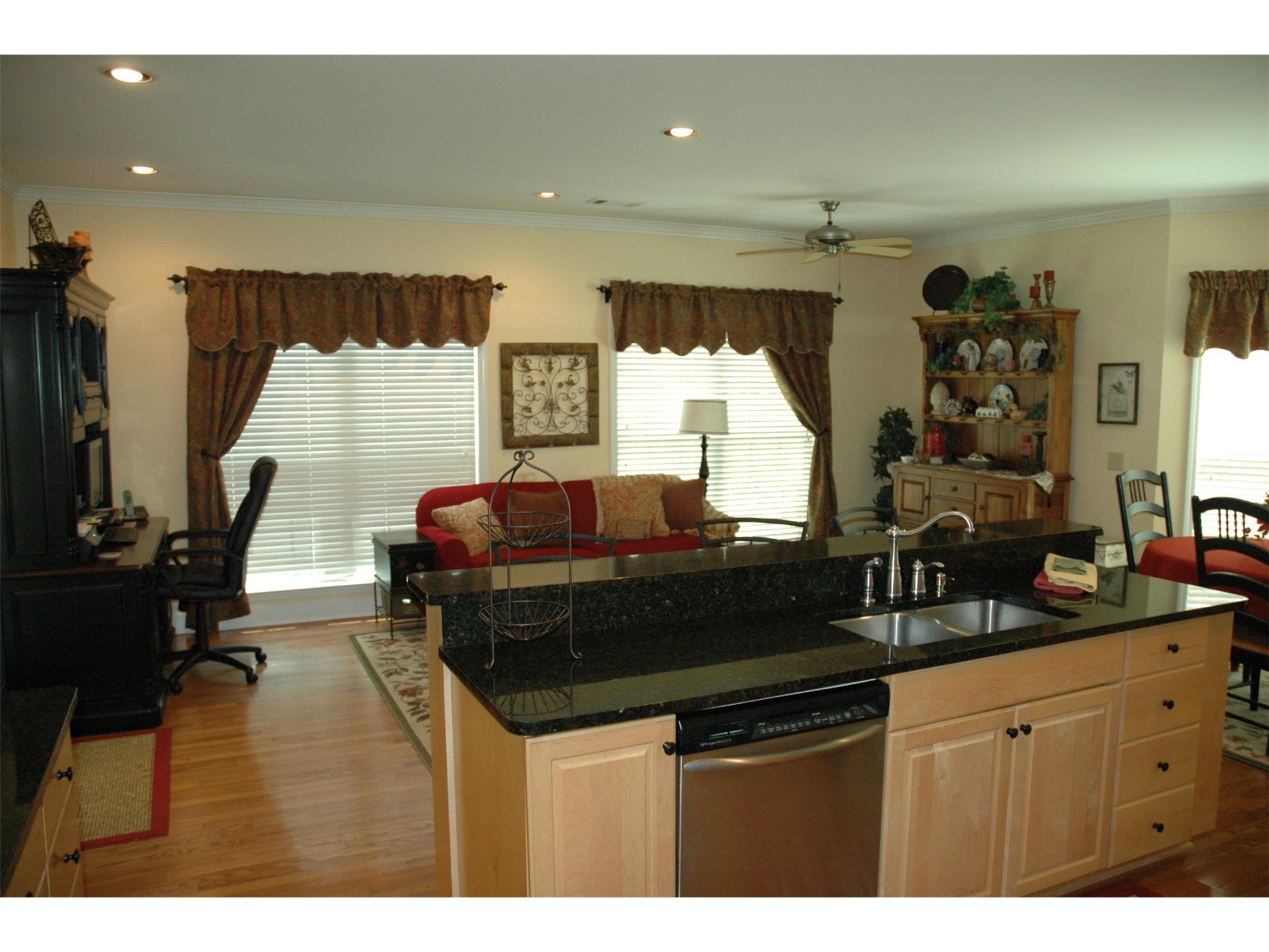 215 Village Dr, Lagrange, GA 30240 photo 11