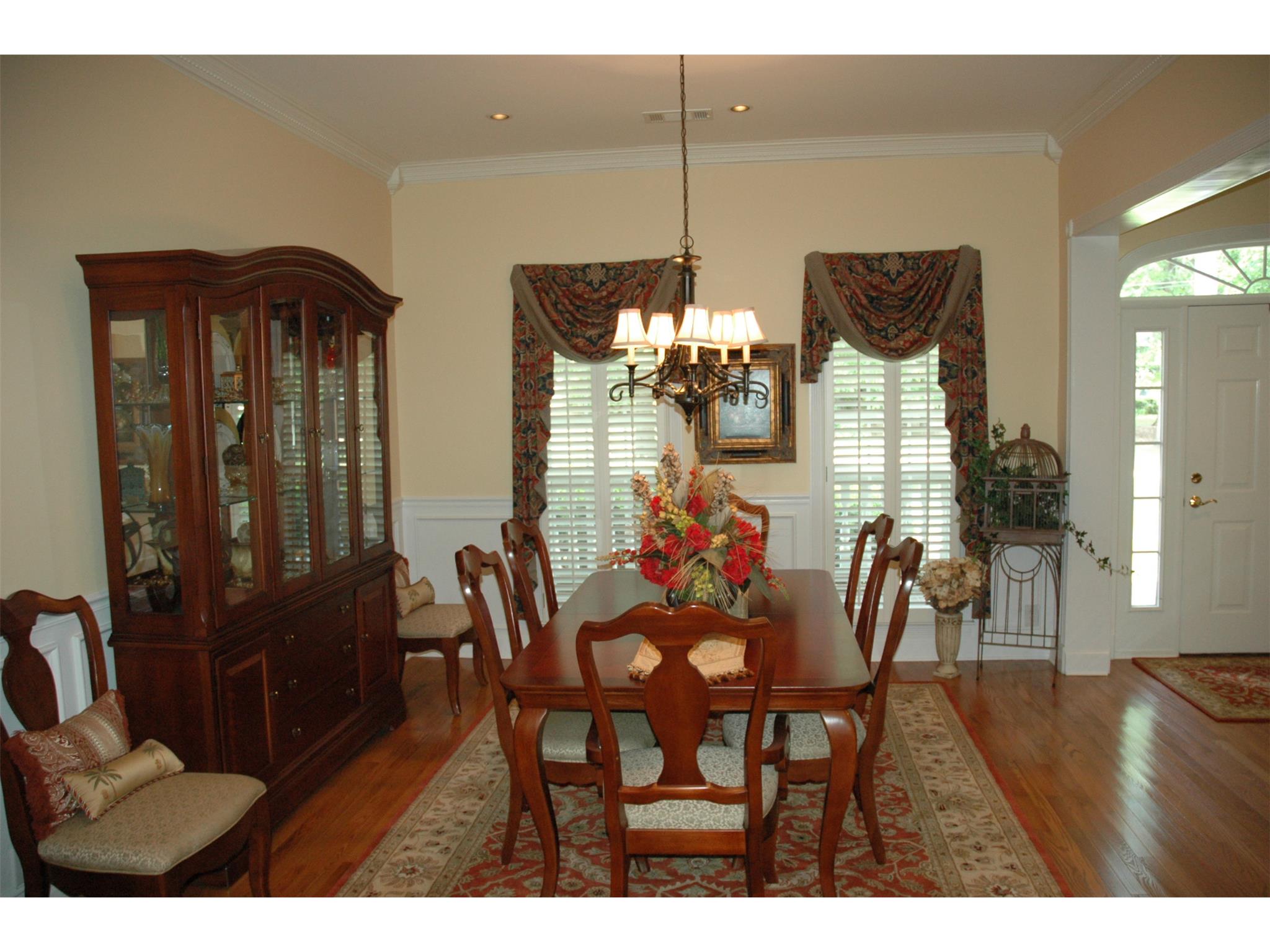 215 Village Dr, Lagrange, GA 30240 photo 2