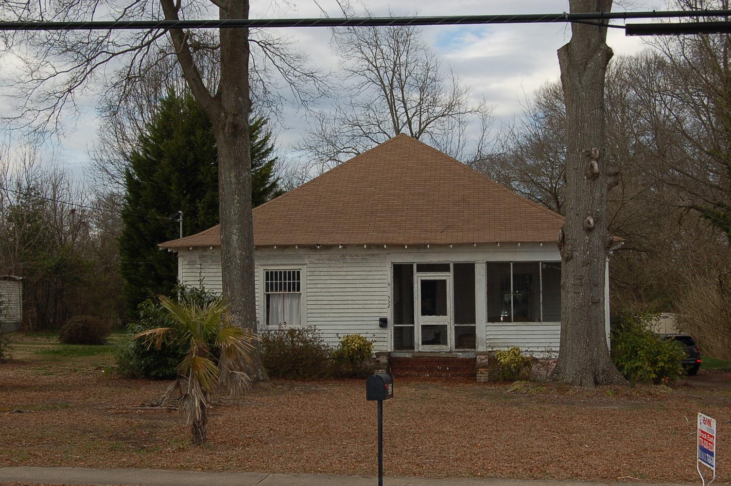 532 Cedar St, Carrollton, GA 30117 photo 1