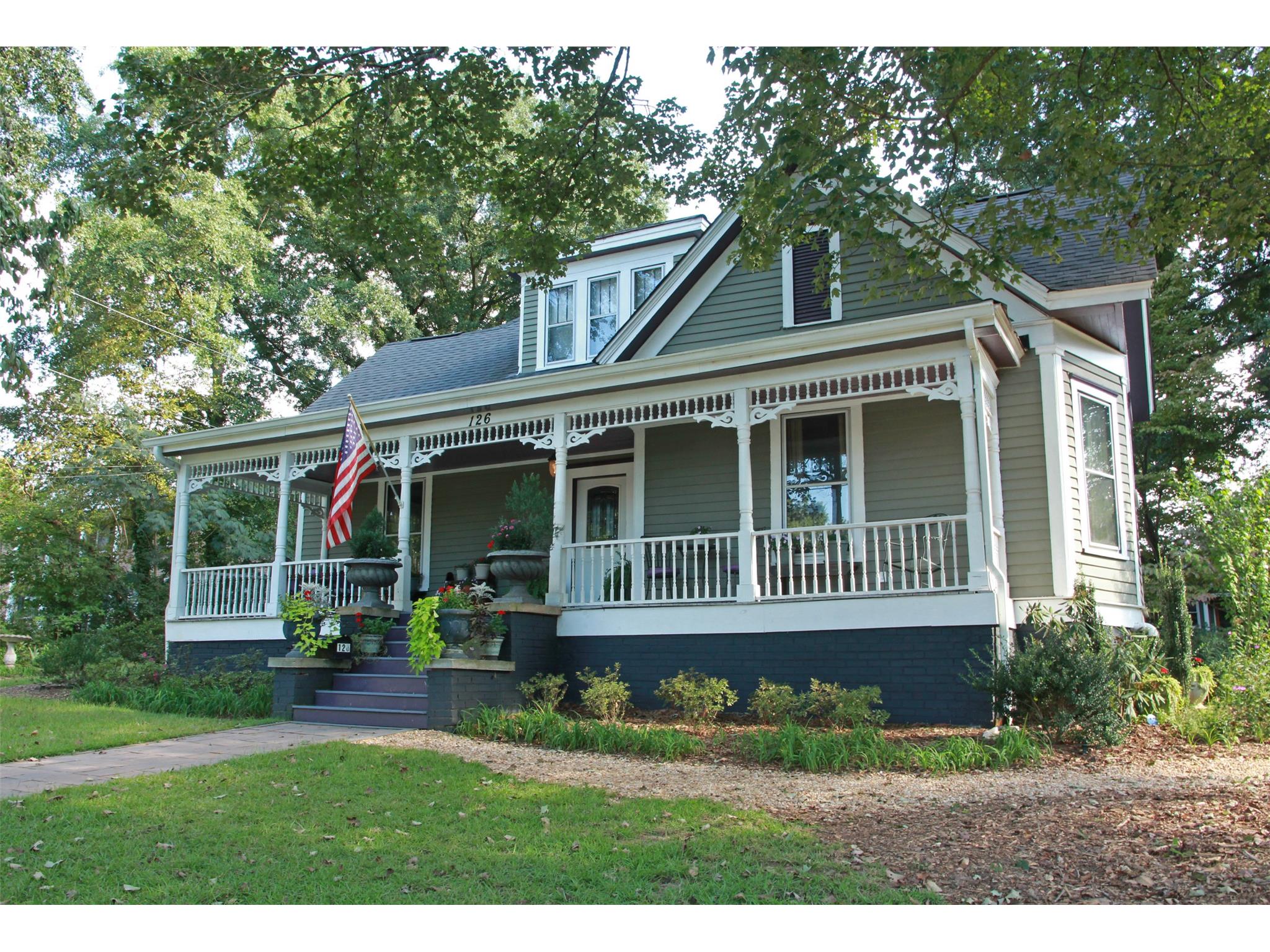 126 Bowden St, Commerce, GA 30529 photo 2