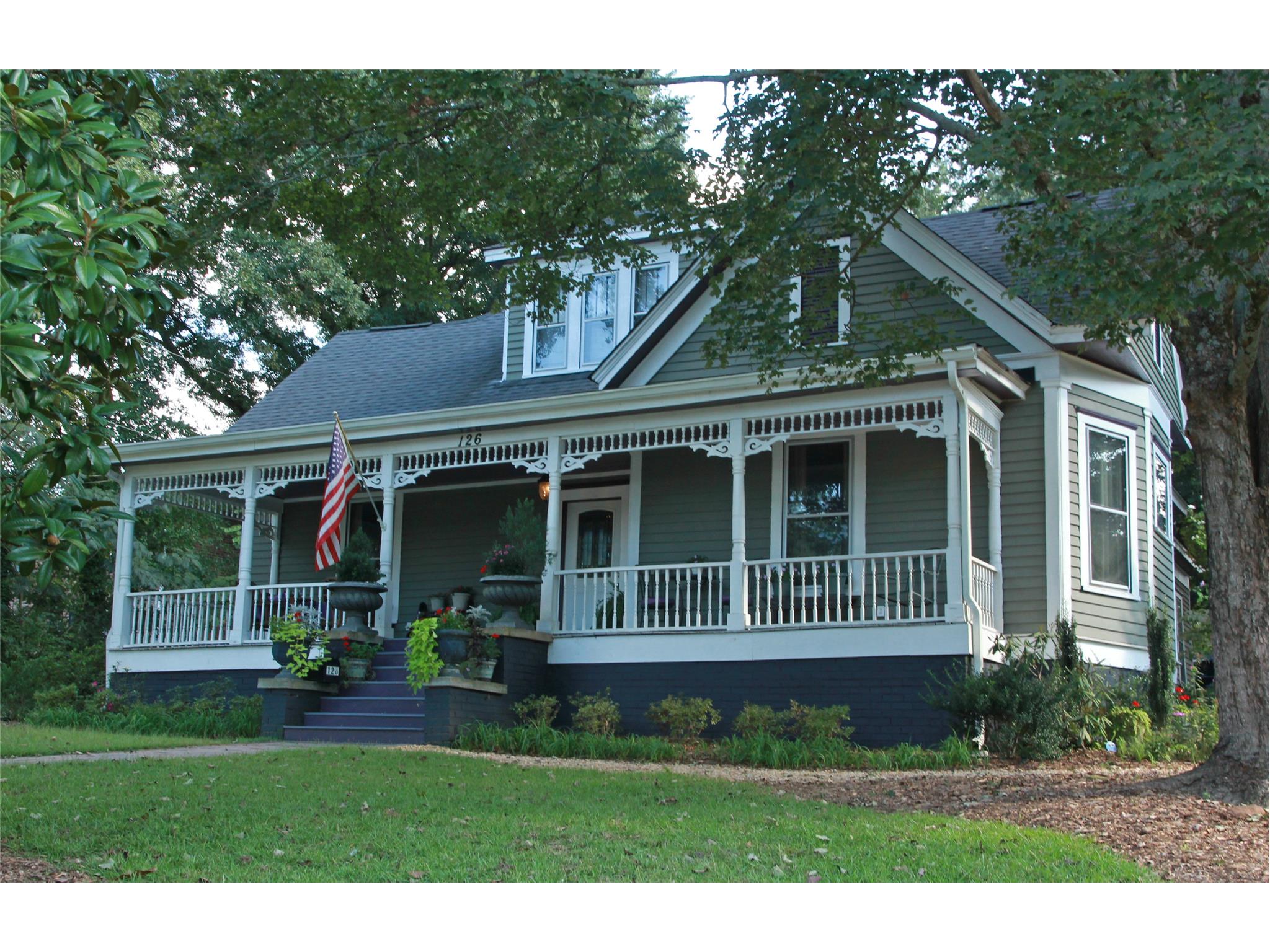 126 Bowden St, Commerce, GA 30529 photo 1