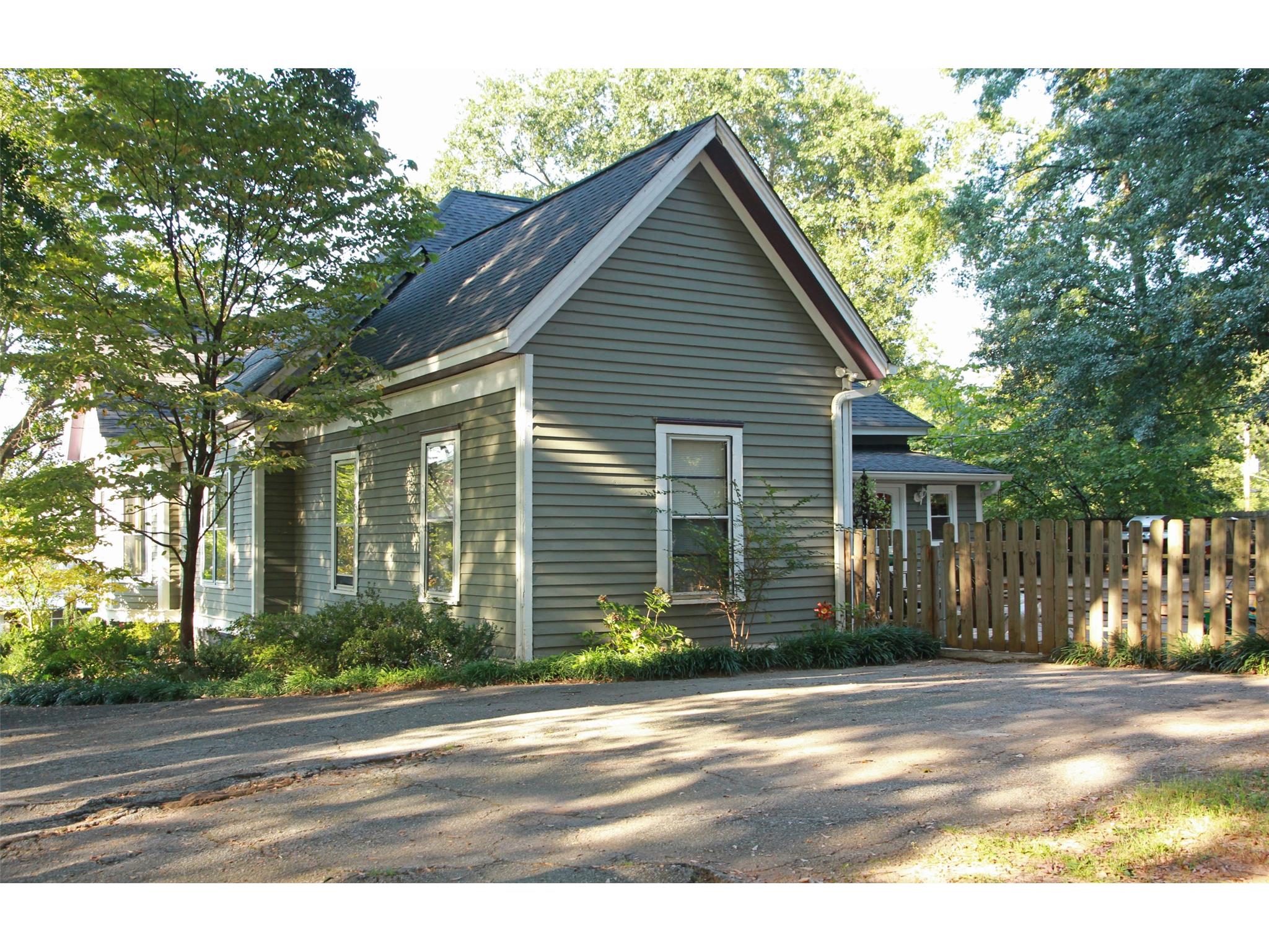 126 Bowden St, Commerce, GA 30529 photo 5