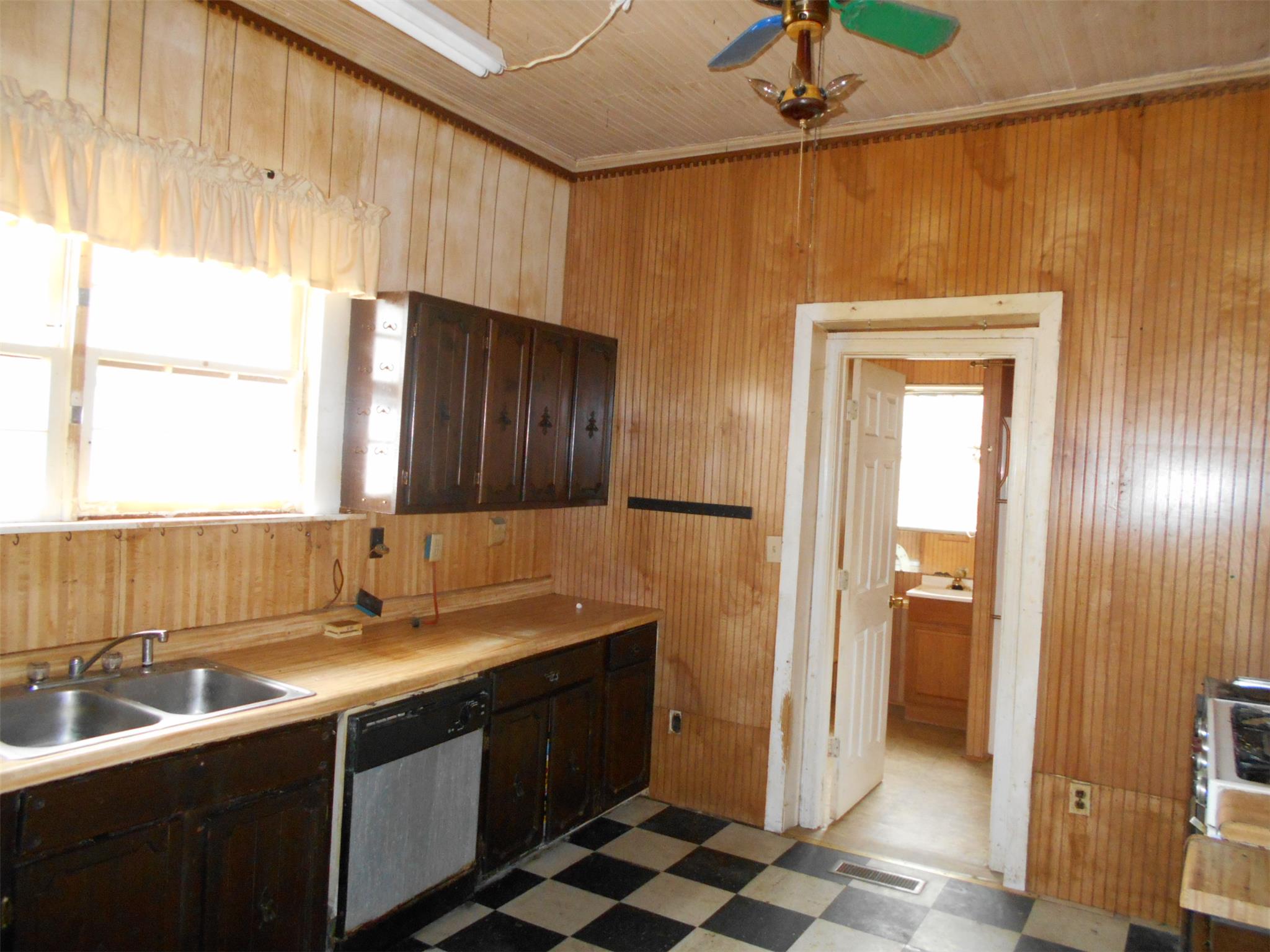 36 E Wright St, Winder, GA 30680 photo 4