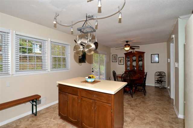 2116 Ellwyn Dr, Atlanta, GA 30341 photo 6