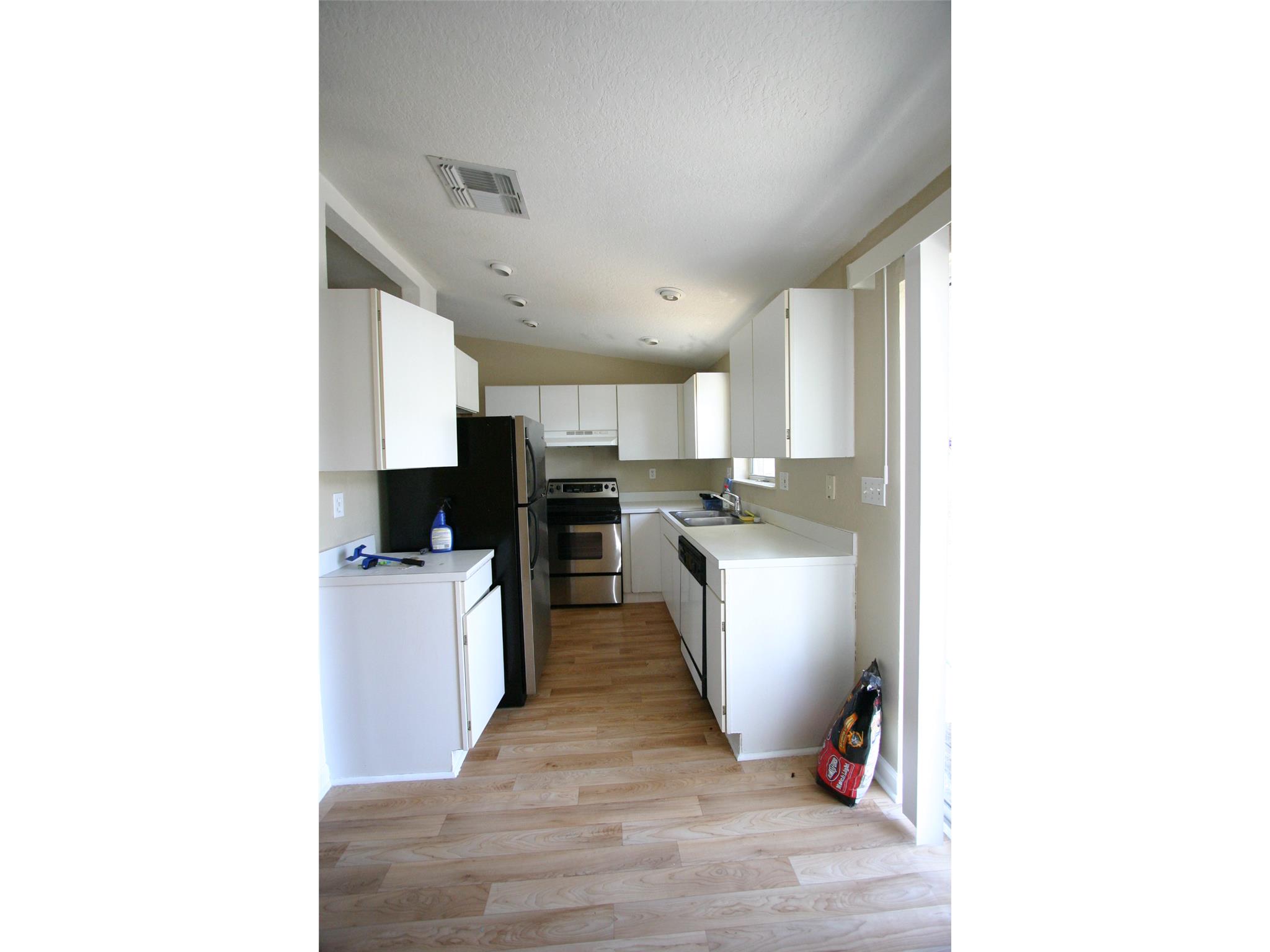 2910 Fields Dr, Lithonia, GA 30038 photo 2