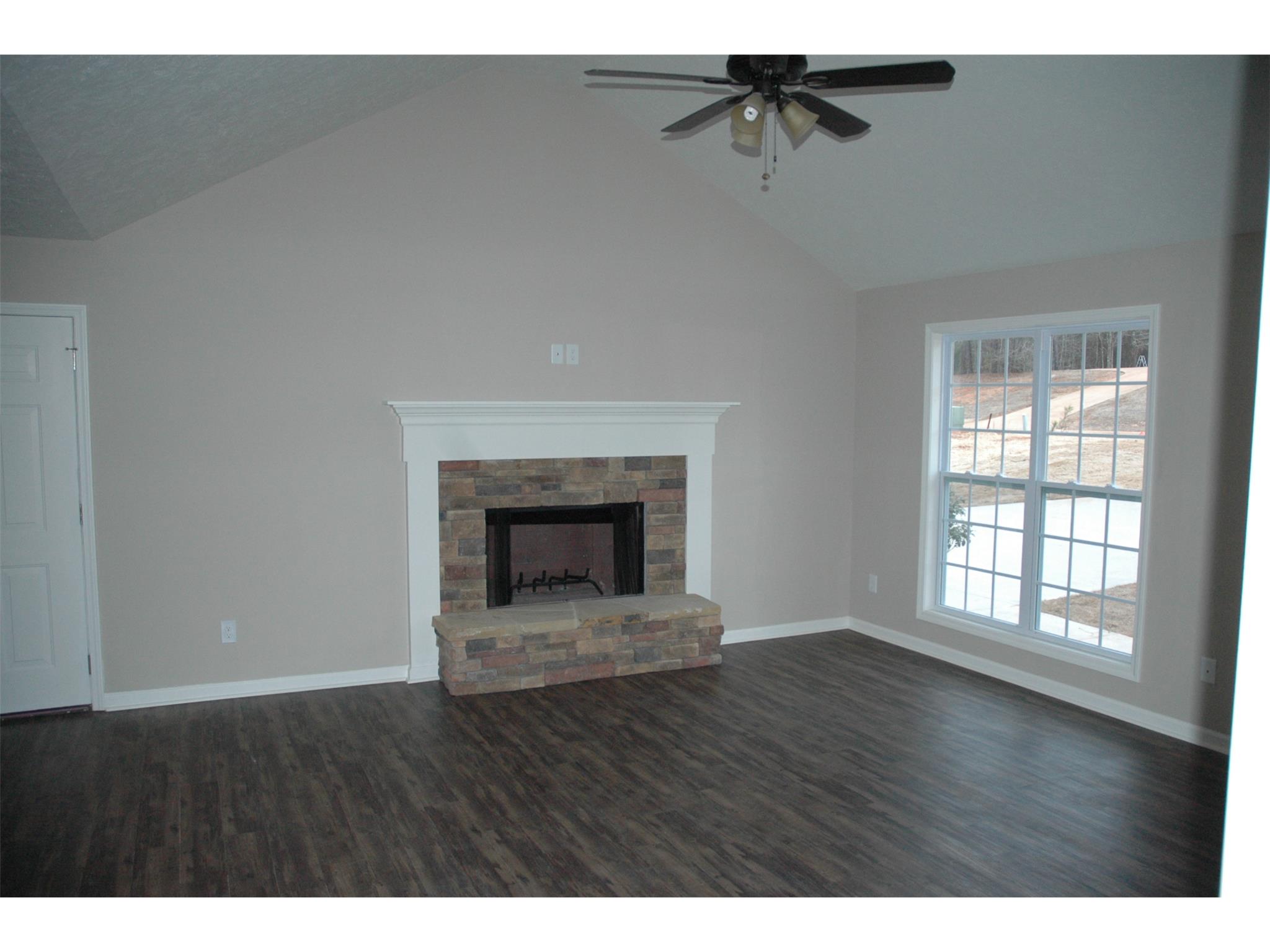 130 Redwood Dr, Lagrange, GA 30240 photo 2