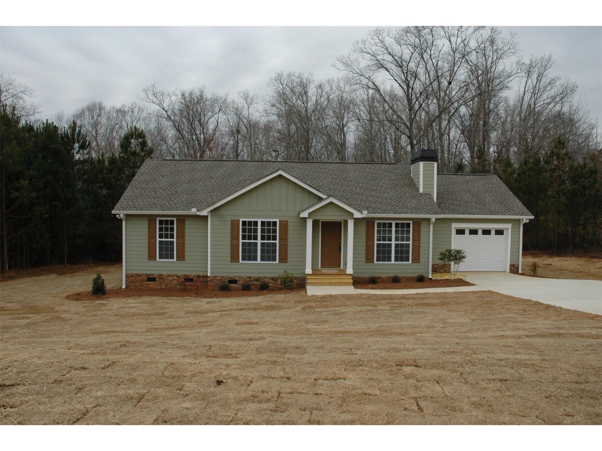 130 Redwood Dr, Lagrange, GA 30240 photo 1