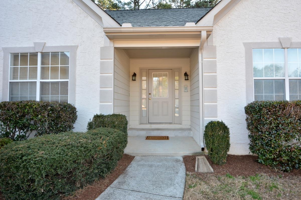2935 Phillips Bend Xing, Buford, GA 30519 photo 2