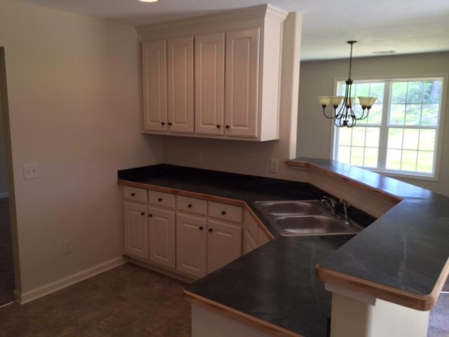 1304 Keaton Dr, Winder, GA 30680 photo 4
