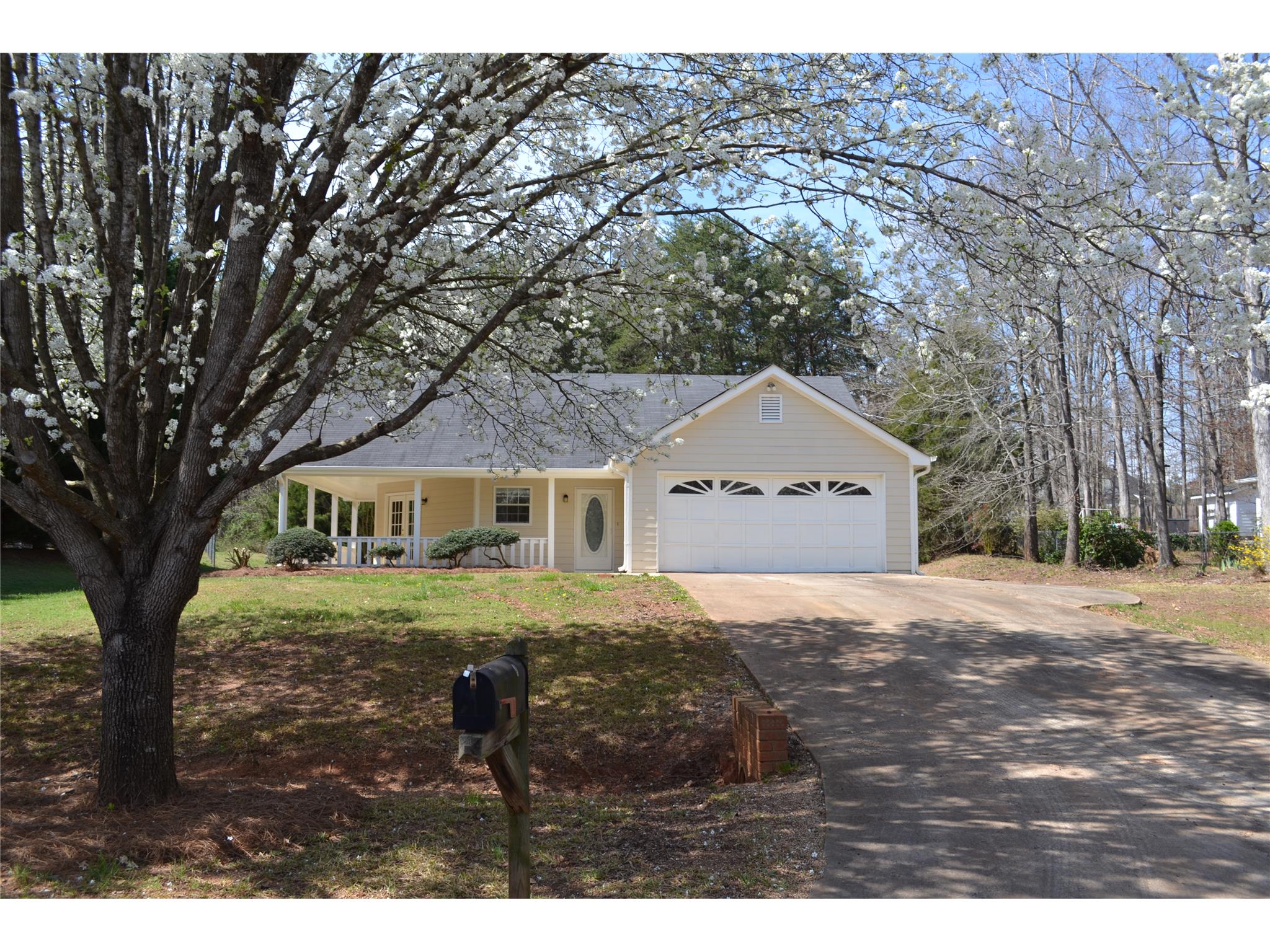 165 Lakefront Dr, Covington, GA 30016 photo 1