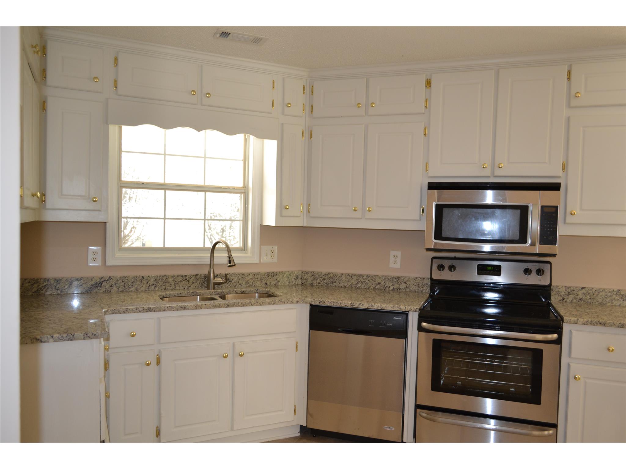 165 Lakefront Dr, Covington, GA 30016 photo 9