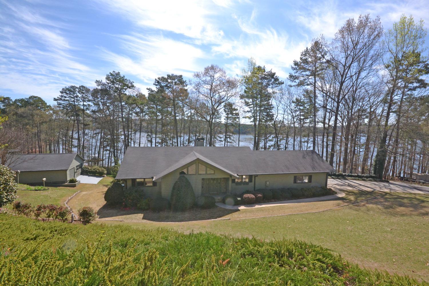 99 Ridgemore Cir, Toccoa, GA 30577 photo 1
