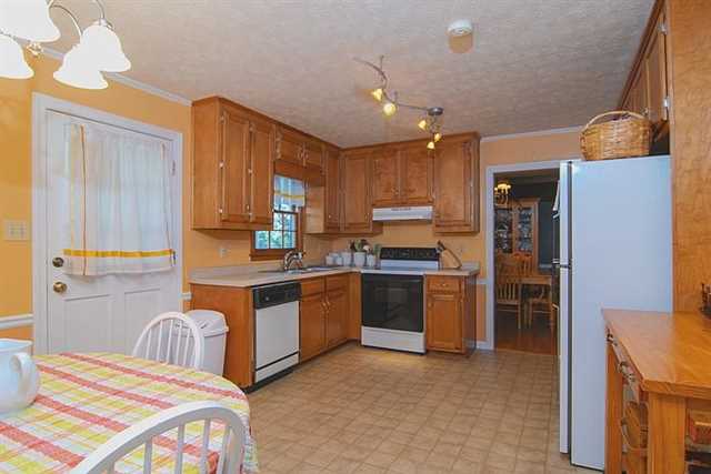 1692 Eldonlas Ct, Stone Mountain, GA 30087 photo 4