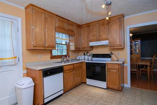 1692 Eldonlas Ct, Stone Mountain, GA 30087 photo 3