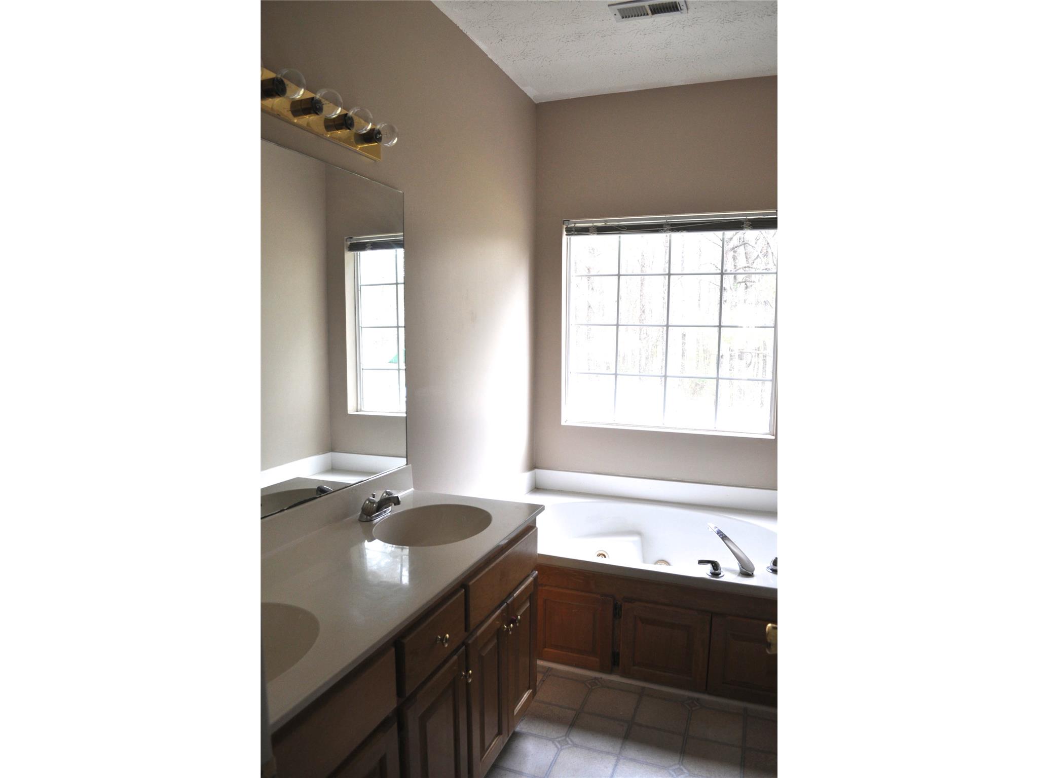 239 E Crestwood Rd, Tyrone, GA 30290 photo 10