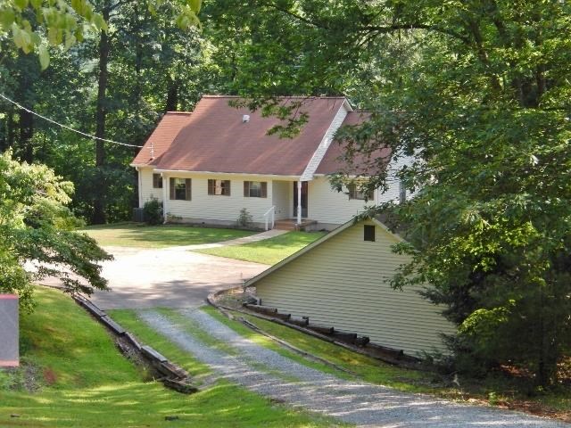155 Waters Edge Dr, Toccoa, GA 30577 photo 1