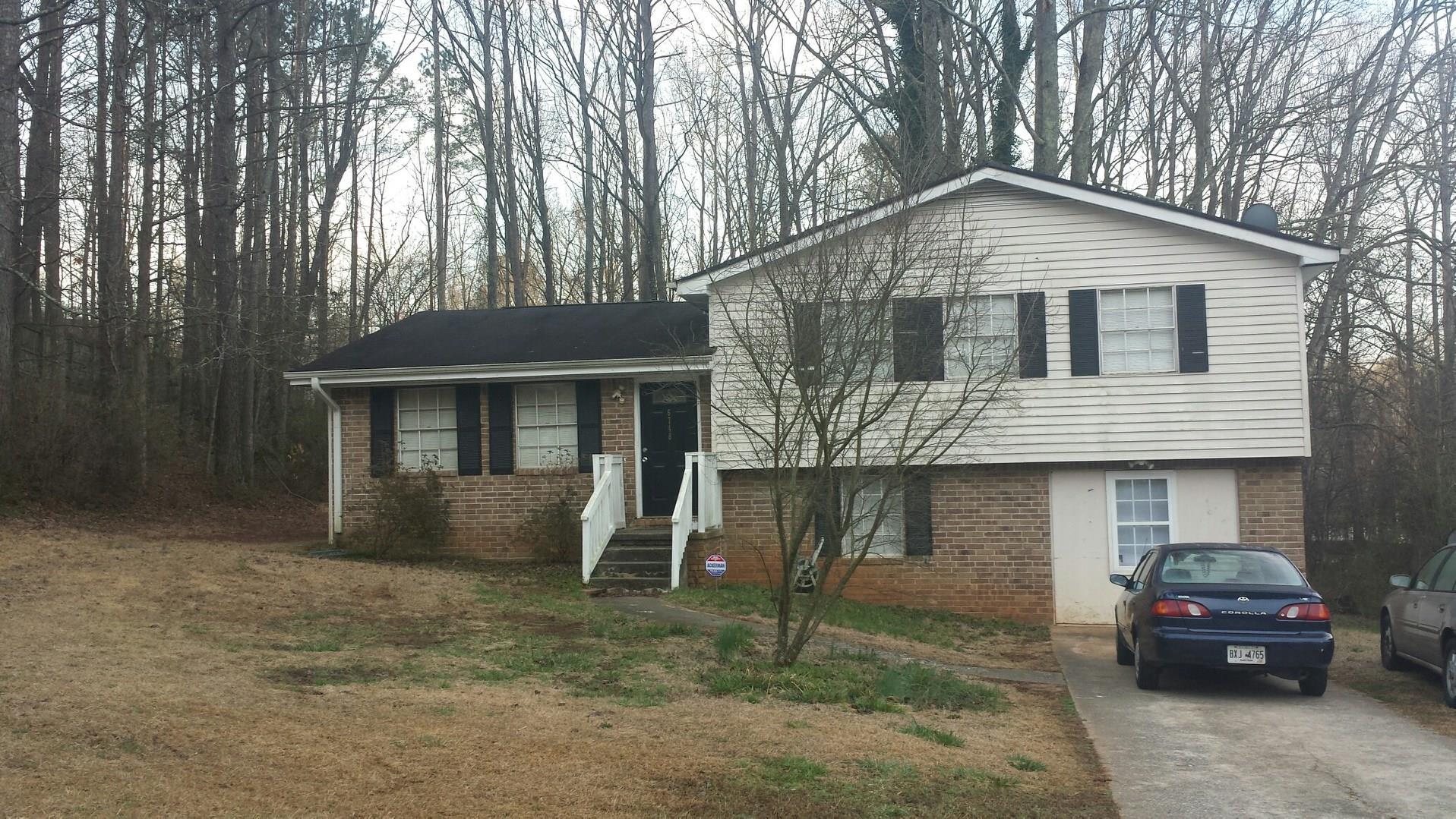 6748 Cambridge Dr, Rex, GA 30273 photo 1
