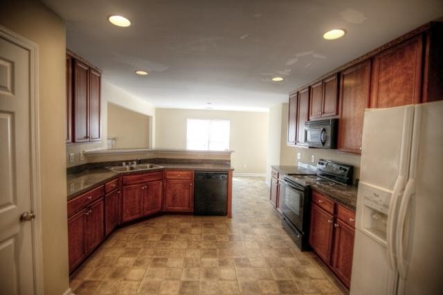 8331 Milam Loop, Fairburn, GA 30213 photo 9