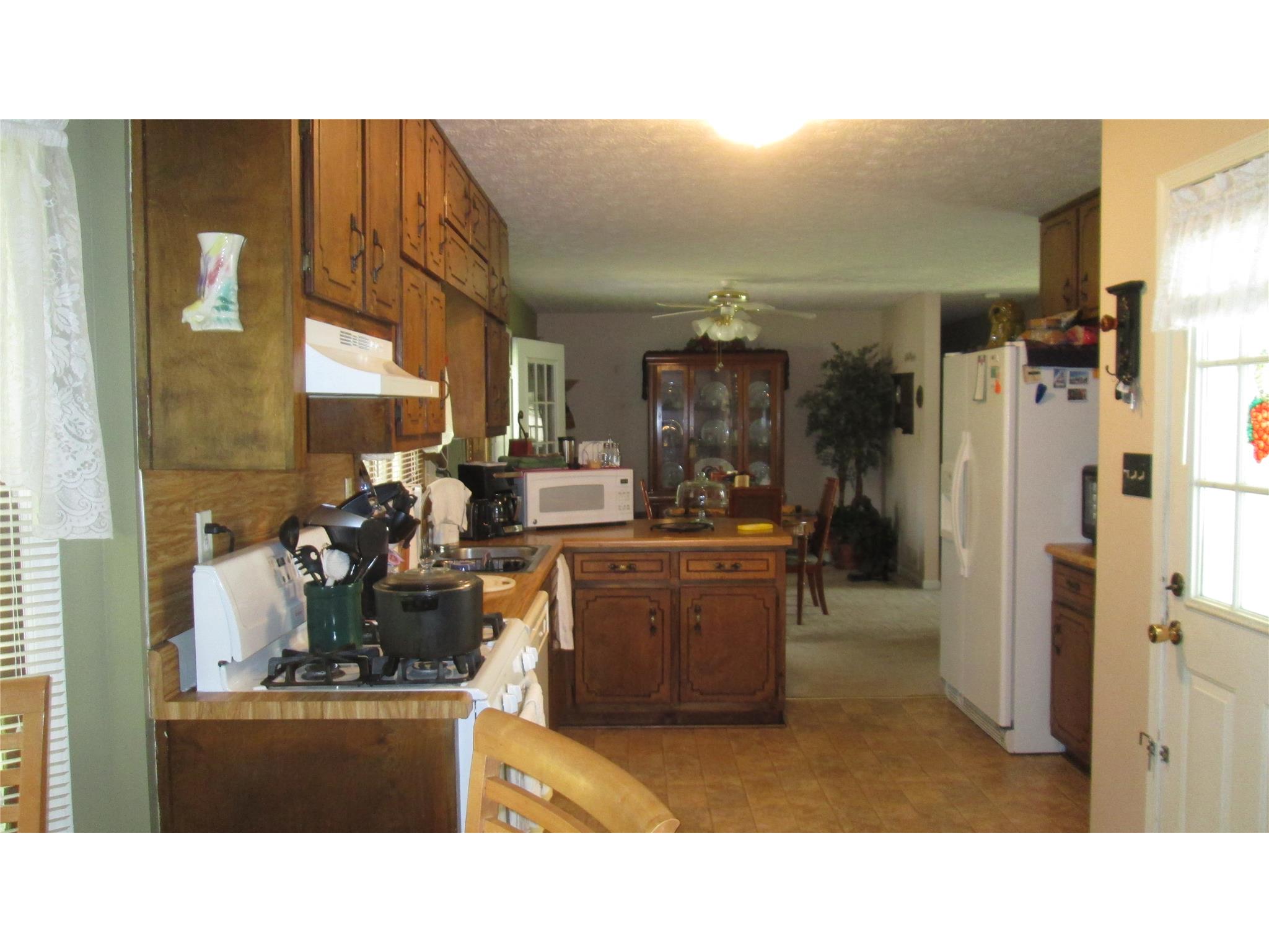 204 Orchard Rd, Rex, GA 30273 photo 3