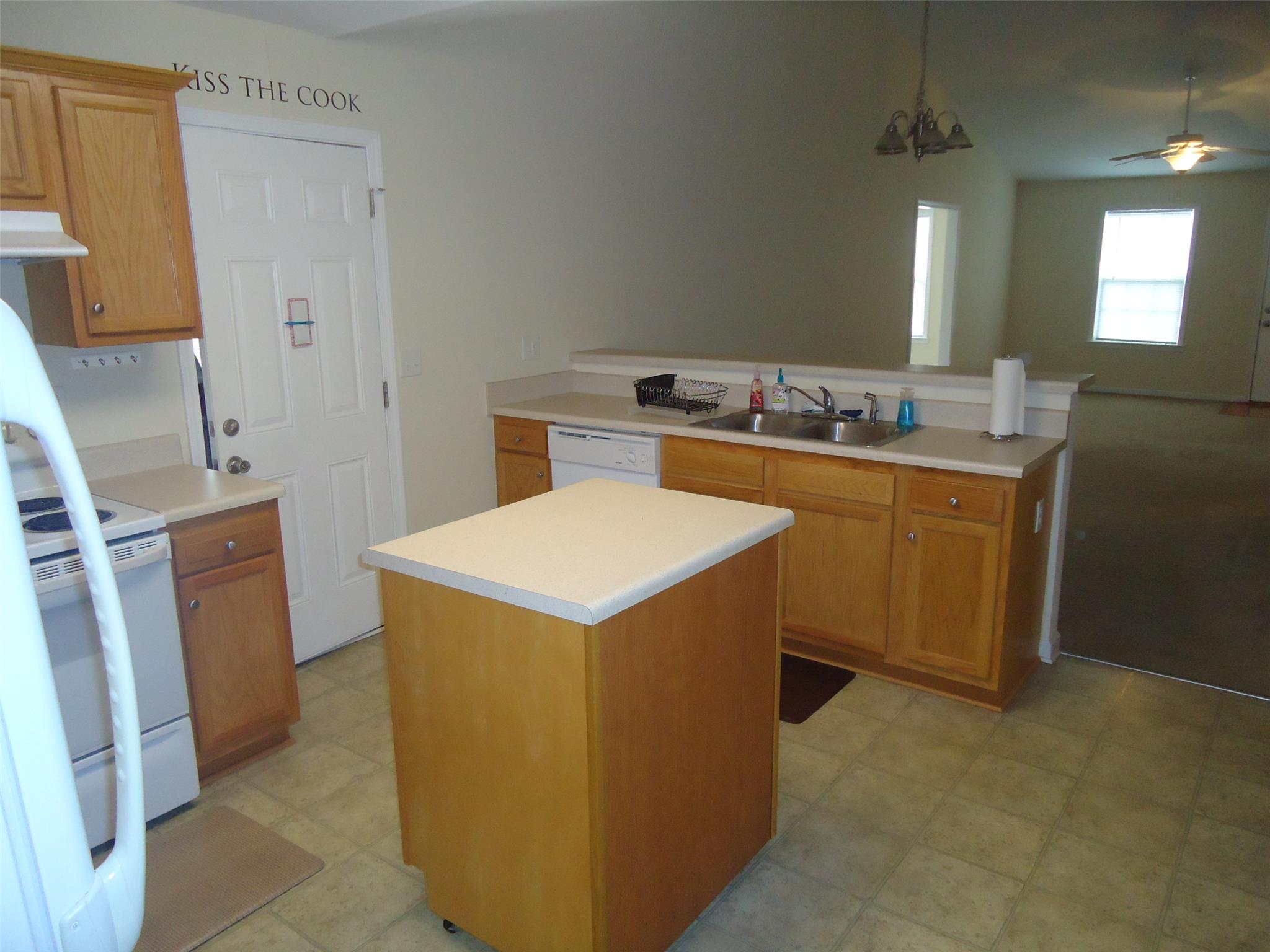 300 Lenox Cir, Lagrange, GA 30241 photo 4
