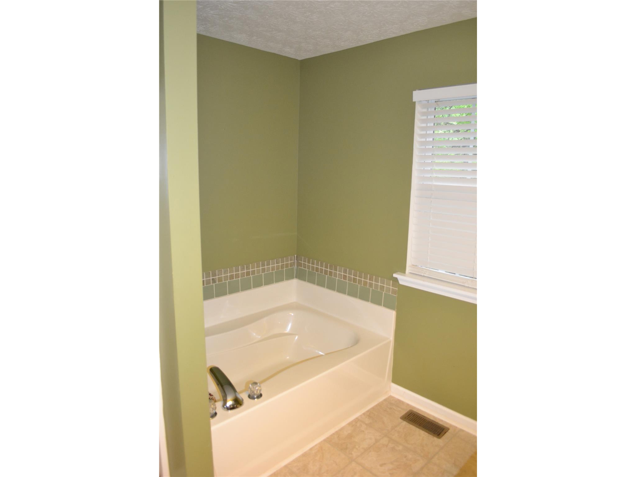 302 Arlington Ln, Commerce, GA 30529 photo 8