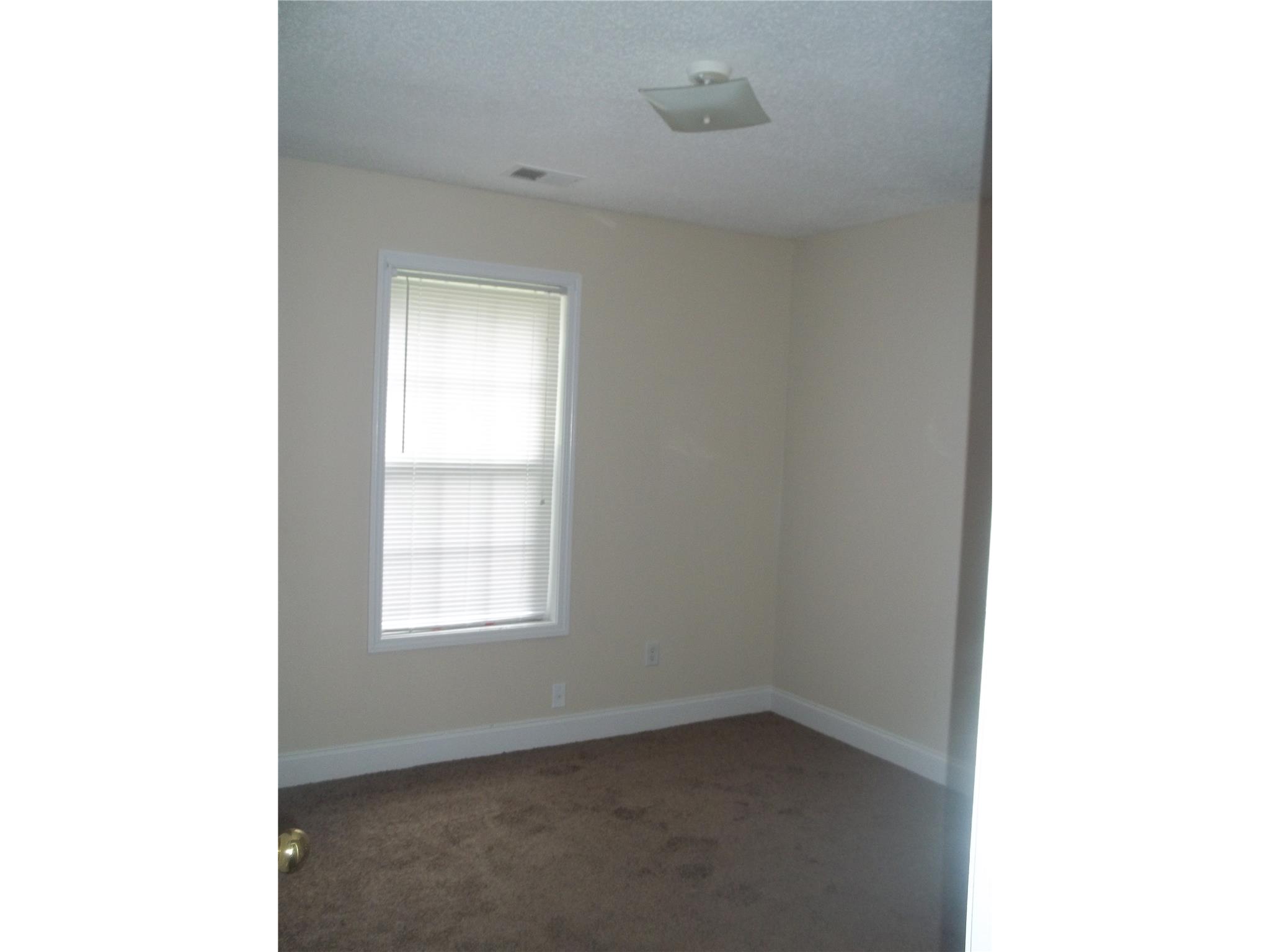 325 E Mcintosh Rd, Griffin, GA 30223 photo 9
