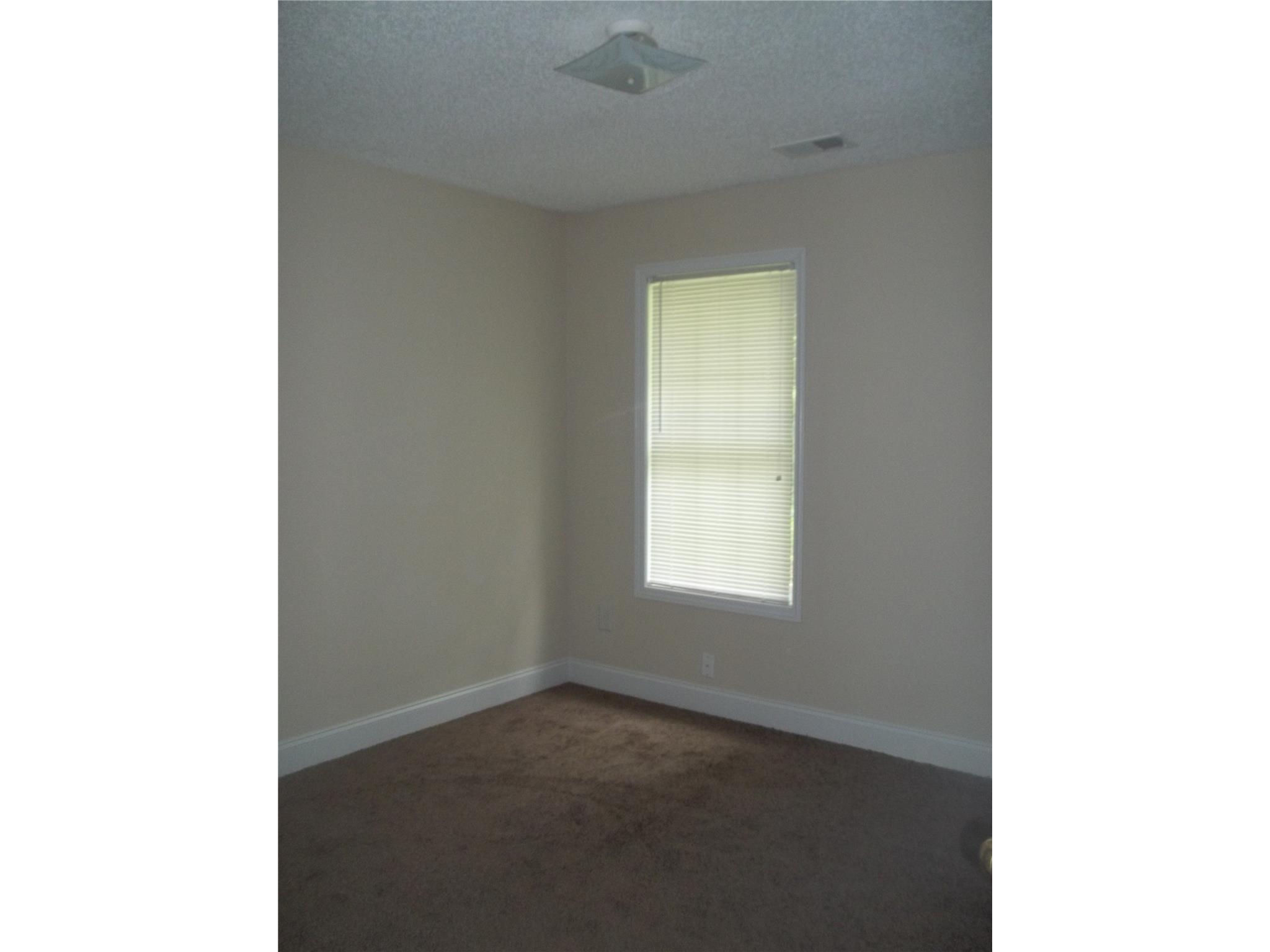 325 E Mcintosh Rd, Griffin, GA 30223 photo 8