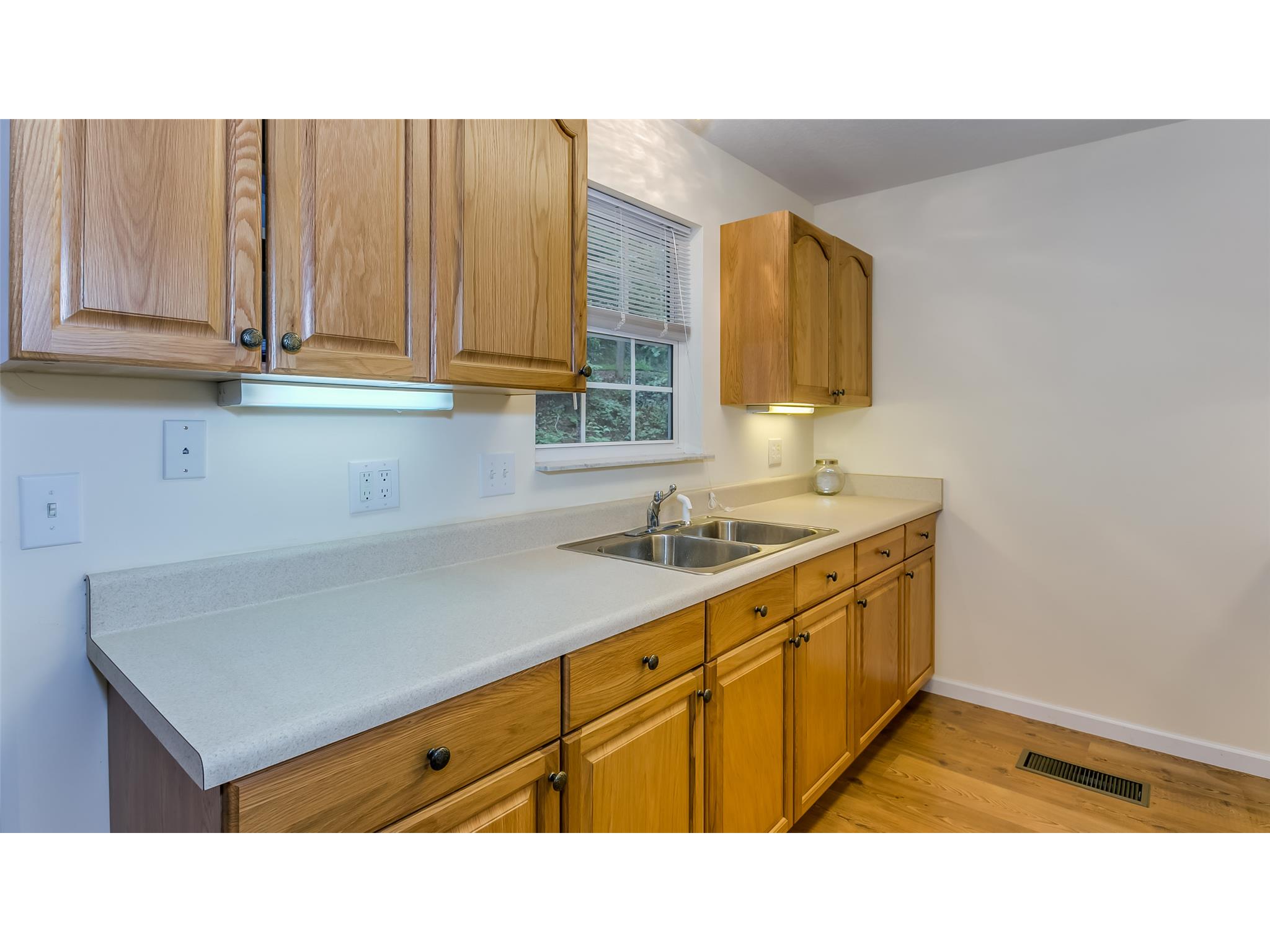 154 White St, Dillard, GA 30537 photo 12