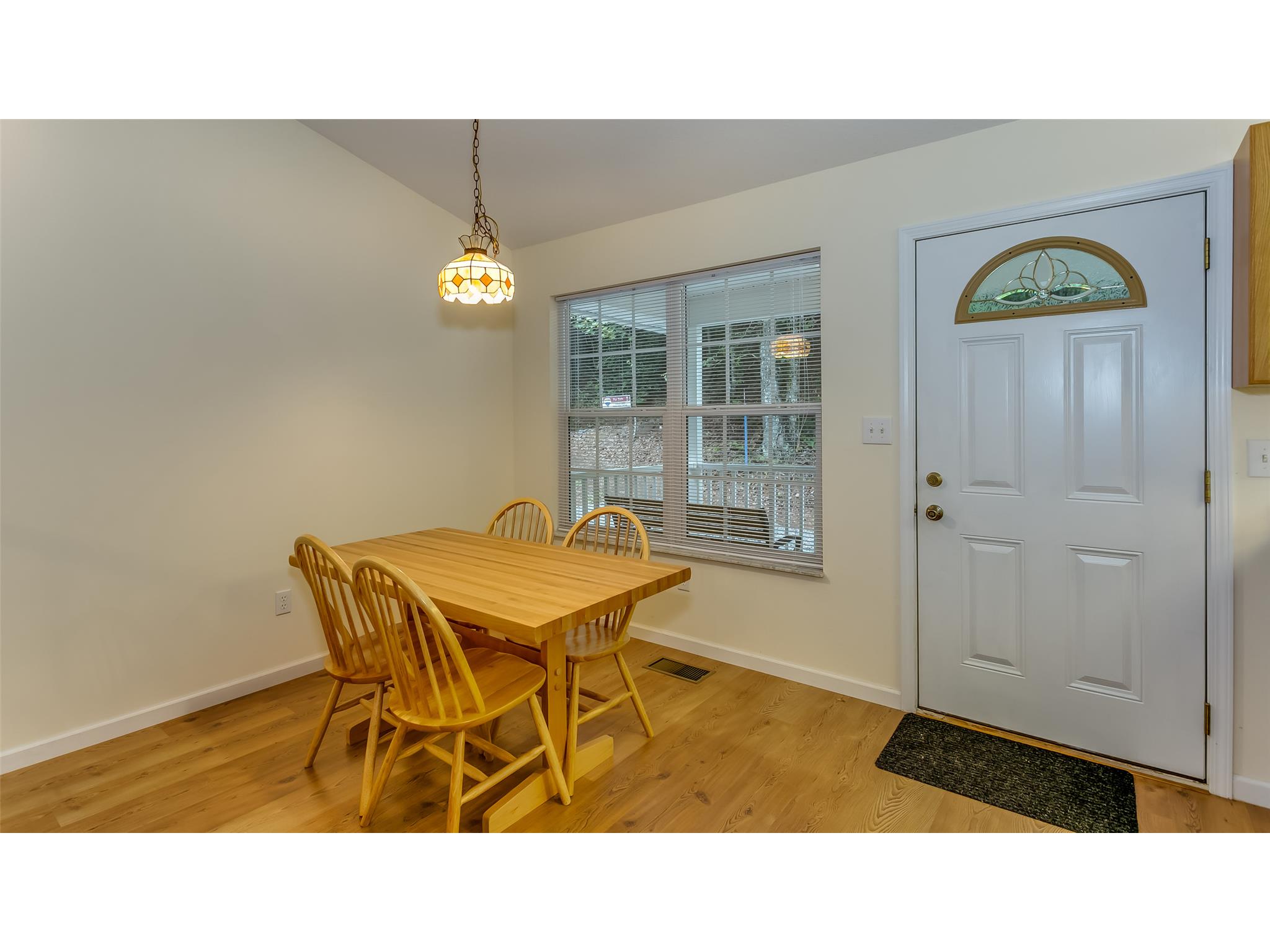 154 White St, Dillard, GA 30537 photo 10