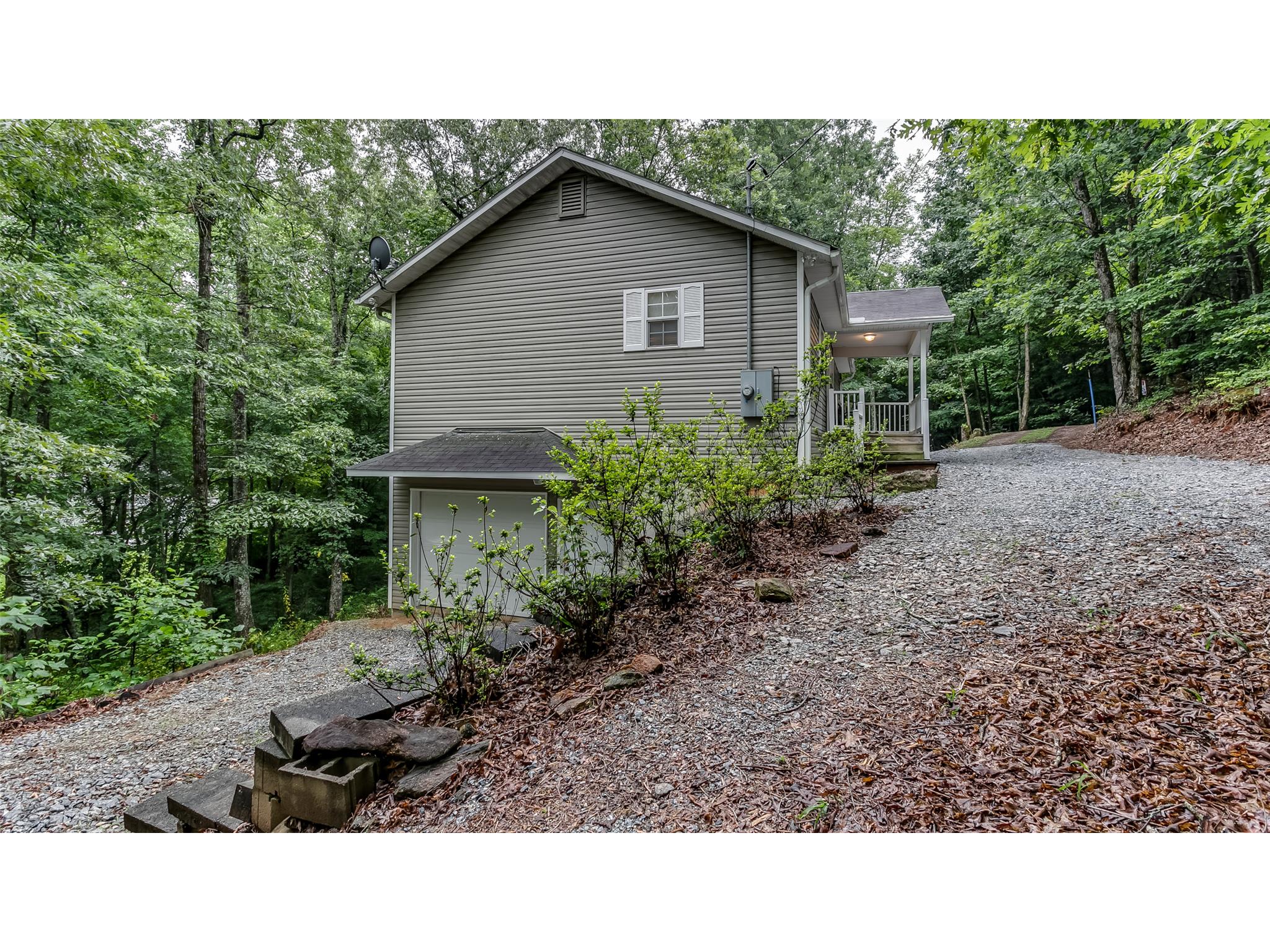 154 White St, Dillard, GA 30537 photo 6