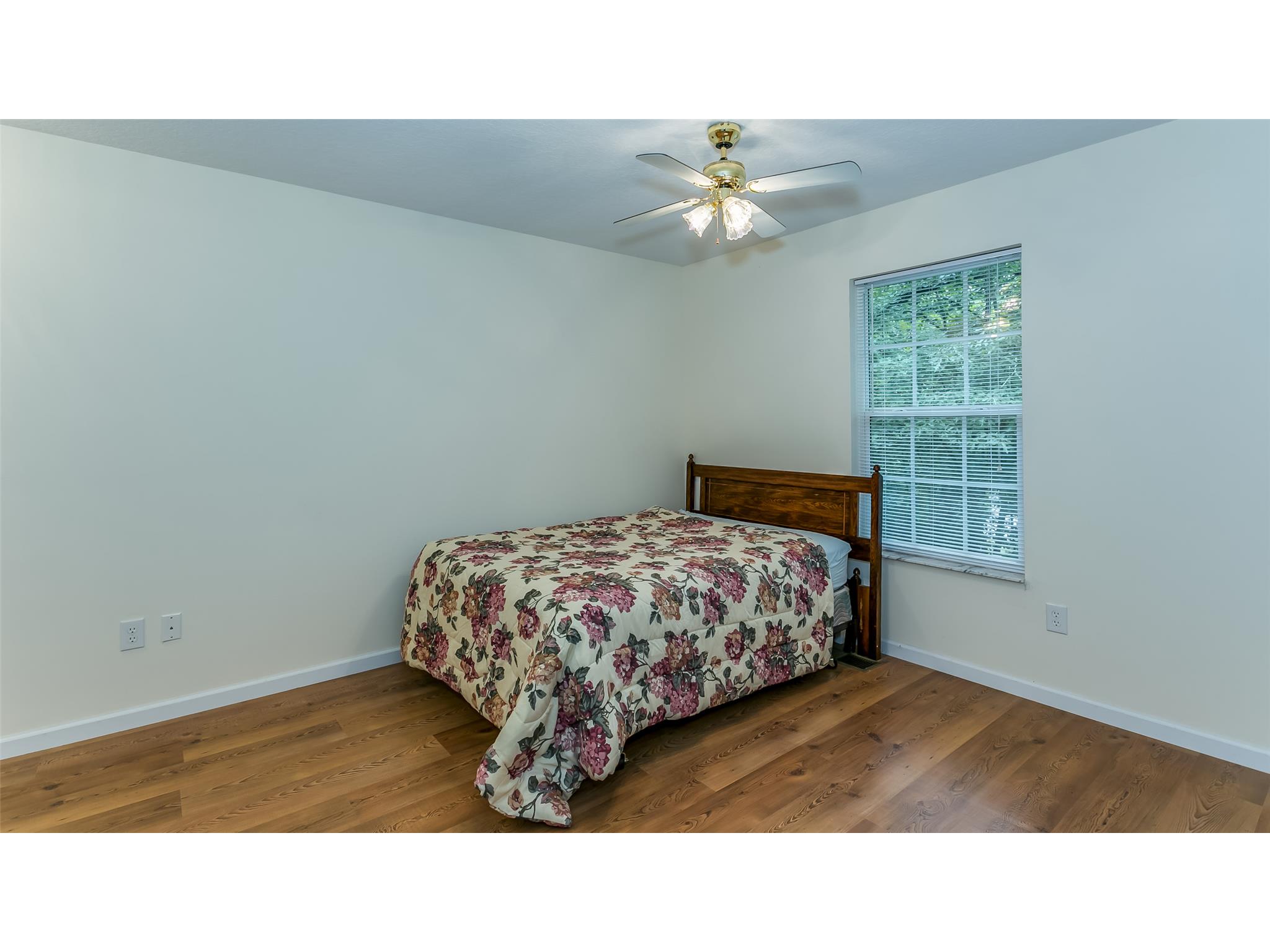 154 White St, Dillard, GA 30537 photo 9