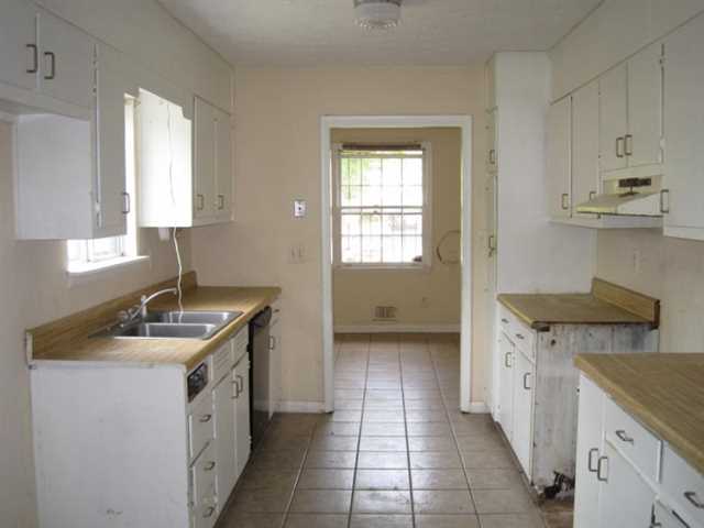 2293 Lanier Pl, Morrow, GA 30260 photo 2
