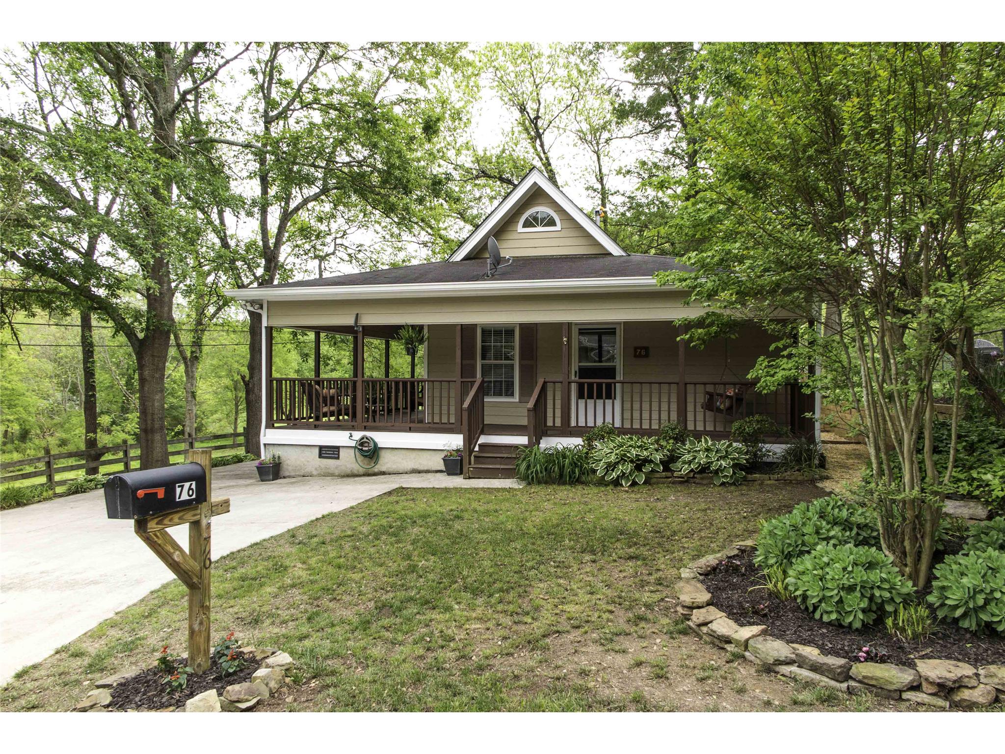 76 E Broad St, Hoschton, GA 30548 photo 1