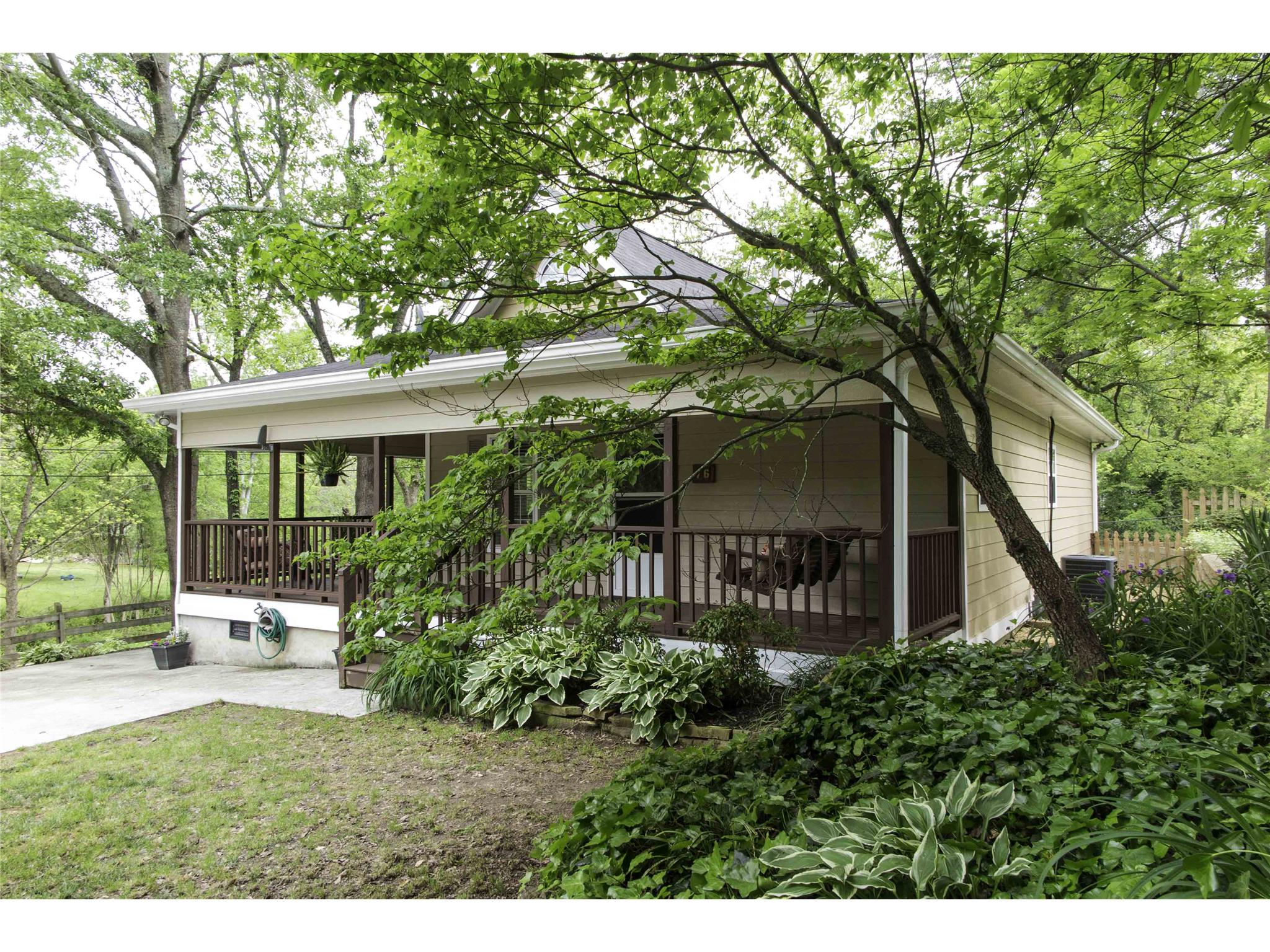 76 E Broad St, Hoschton, GA 30548 photo 2