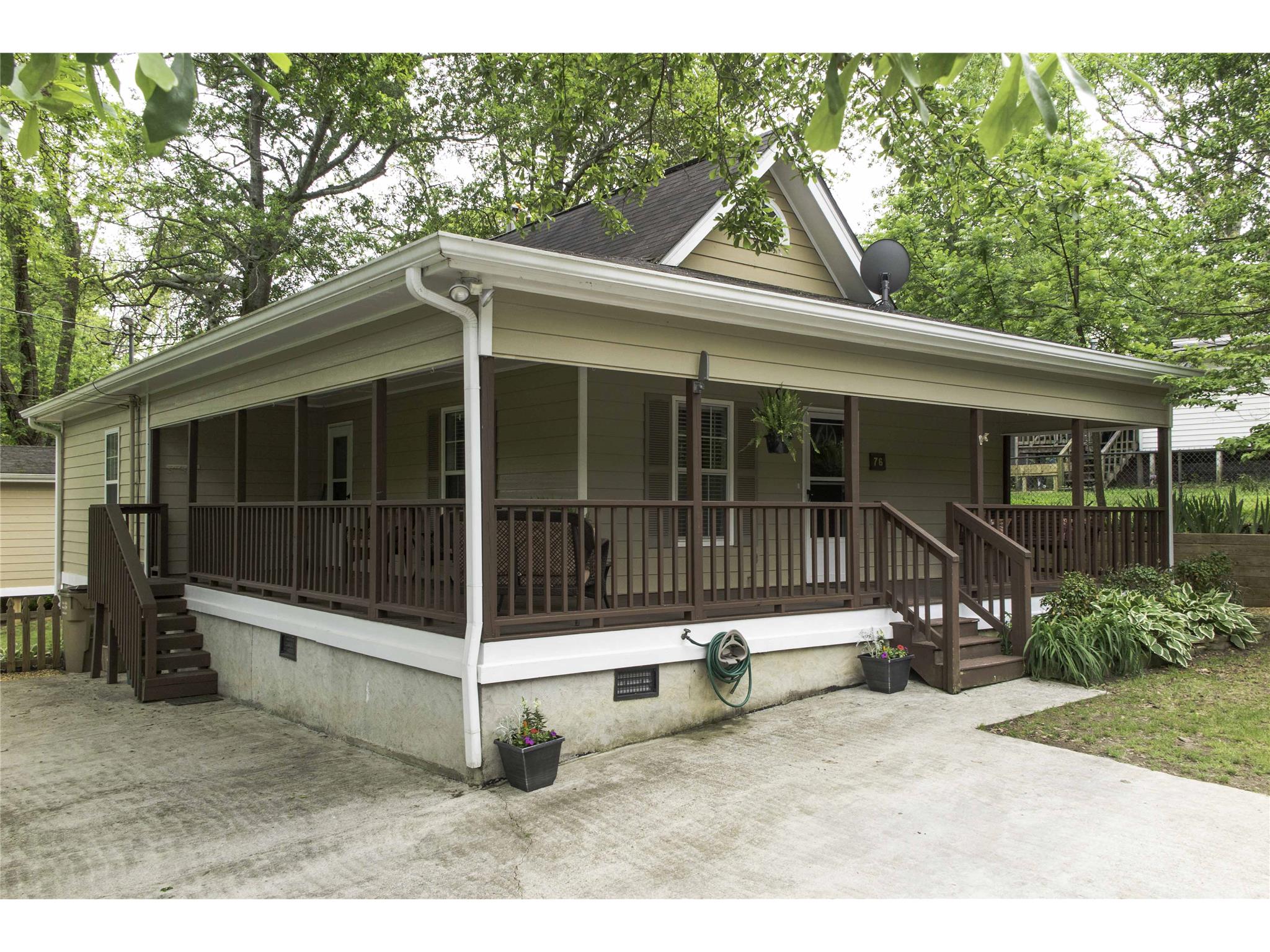 76 E Broad St, Hoschton, GA 30548 photo 5